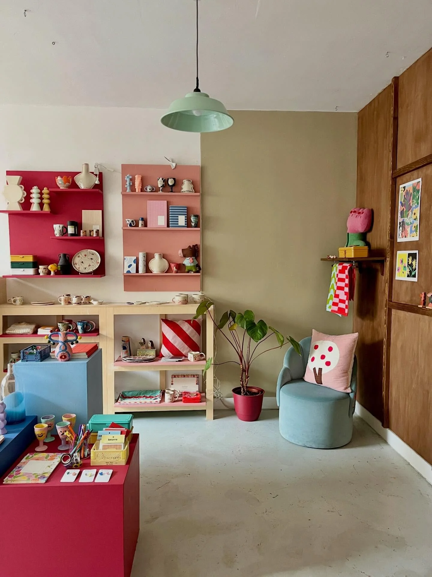 Pour tous les amateurs de jolies choses, c&rsquo;est &agrave; notre tour de vous ouvrir les portes de notre &rdquo;Kabinet de curiosit&eacute;&rdquo;.🏺
Pour cette rentr&eacute;e, on avait envie de refaire une beaut&eacute; &agrave; la boutique du 11