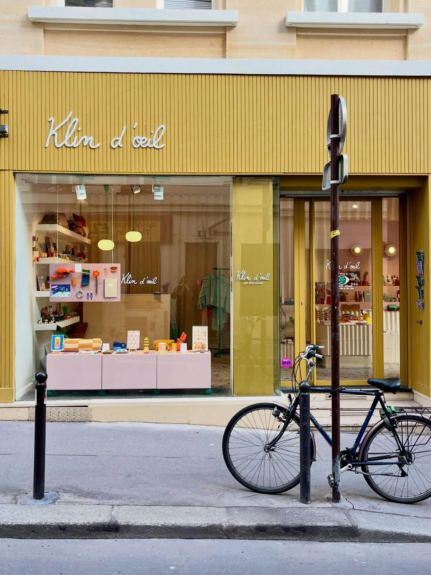 Dans l&rsquo;appareil d&rsquo;&Eacute;milie 📸 ~ February so far ✨

1 - La boutique Klin d&rsquo;&oelig;il Rive Gauche, 12 rue Lac&eacute;p&egrave;de, Paris 5e

2 - Petite trouvaille chez notre voisin St&eacute;phane, le libraire @librairiegalerielou