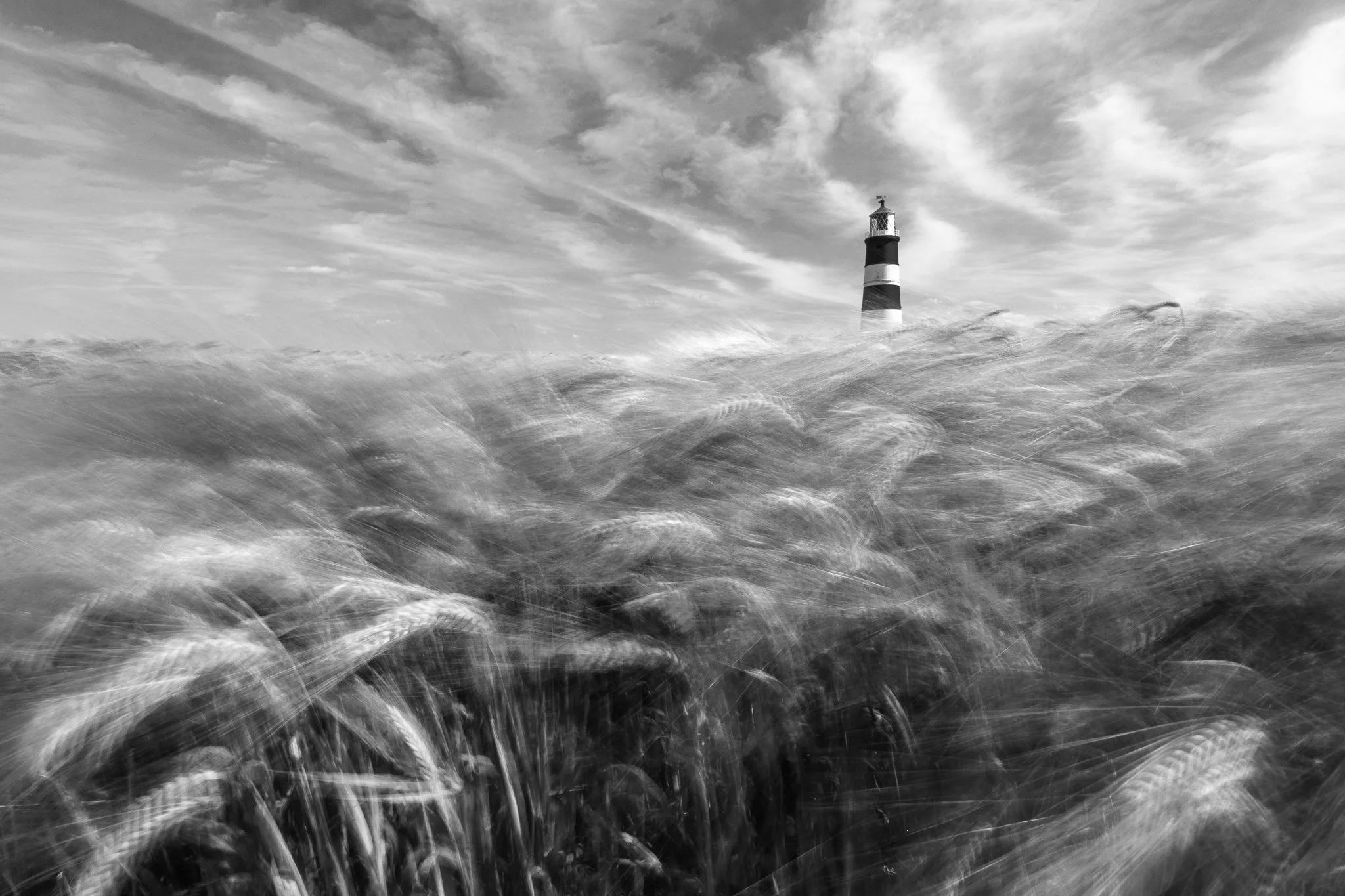 Happisburgh lighthouse on a flowing sea of barley.

The effect was achieved by using a @leefilters 'Little Stopper' (6 stop ND) filter to slow the shutter speed to around 1 second blurring the barley as it swayed in the wind.

#landscapephotography #
