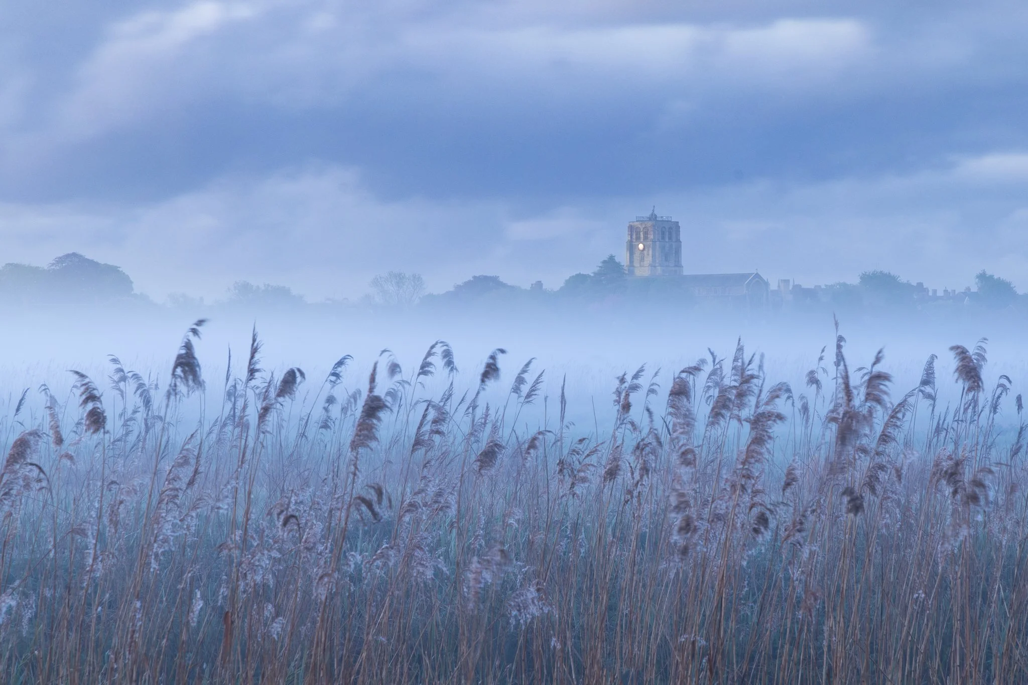 The forecast looked fairly promising for a misty start so I made a last minute decision to go out for sunrise this morning. Driving to my destination, I saw virtually no mist anywhere so I had very low expectations when I arrived at the meadows below