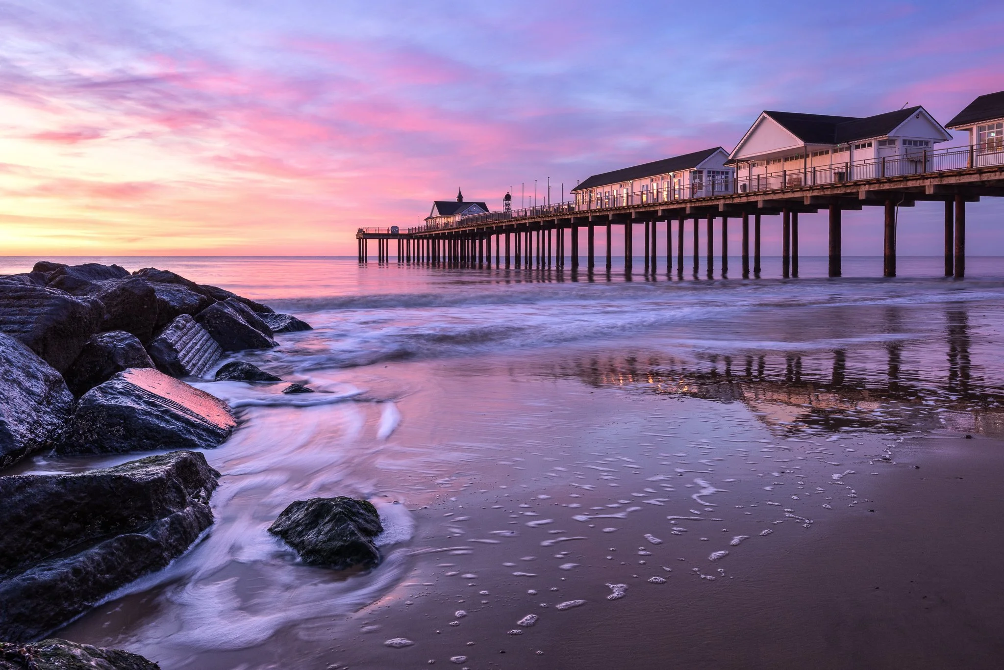 An early start this morning for a 1-2-1 workshop on the Suffolk coast but Southwold pier was worth getting up for as always!