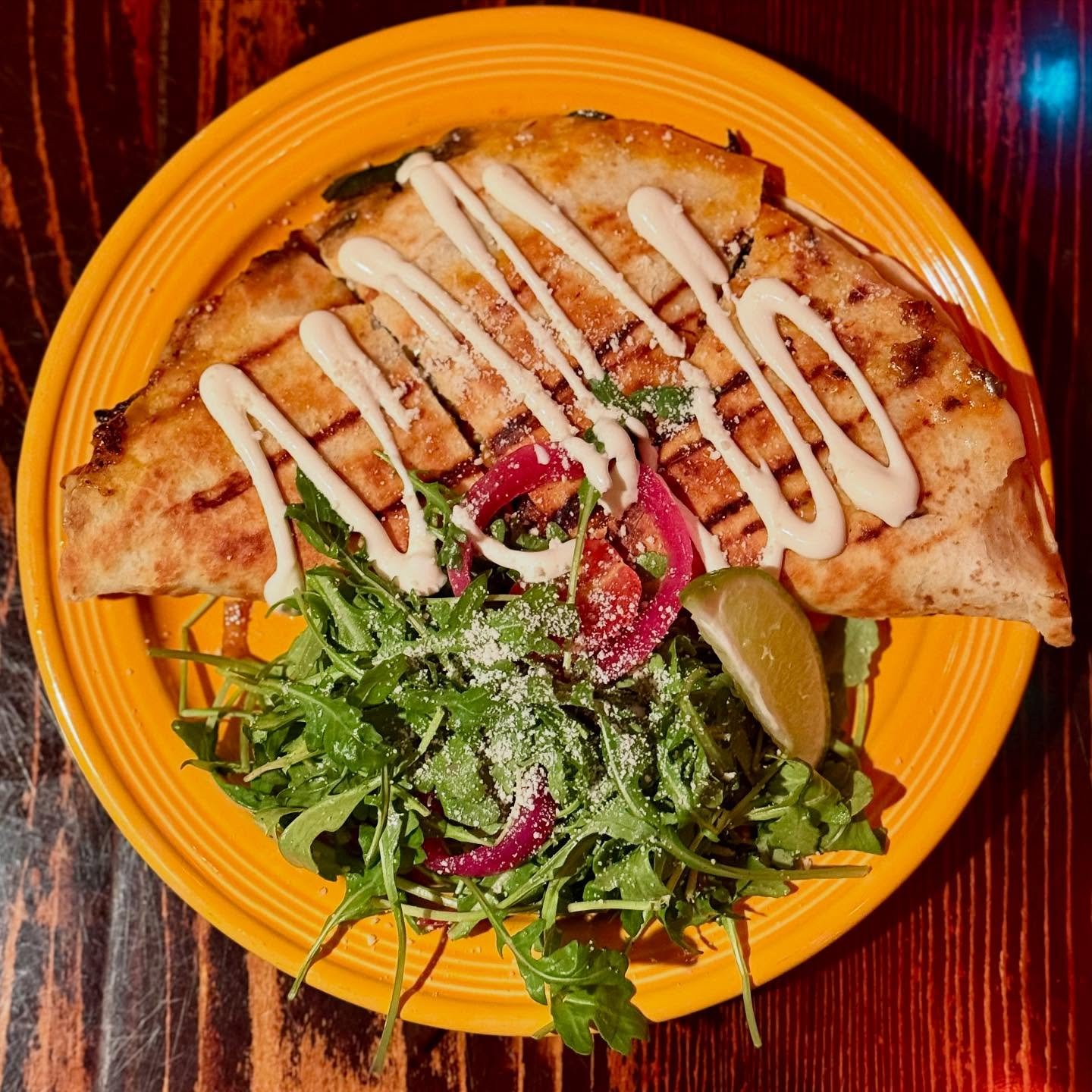 HONEY-SIRACHA CHICKEN QUESADILLA
Grilled Flour Tortilla, Oaxaca Cheese, Marinated Chicken, Onions and Poblano Peppers, Sour Cream.
Served Arugula Salad, Citrus Vinaigrette