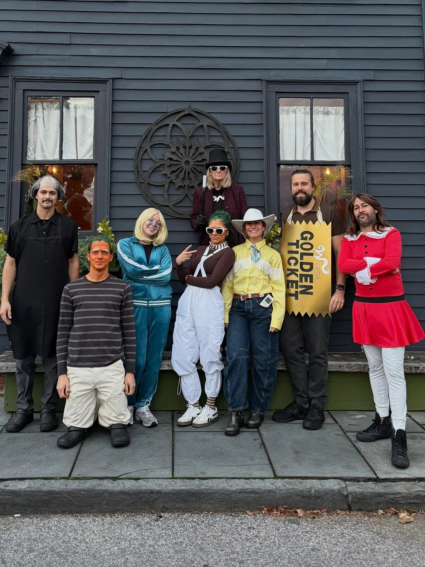 Perro 🎃 Halloween 

Do you know what this year&rsquo;s theme is??? 🍫🍫🍫

Open til 9 👻