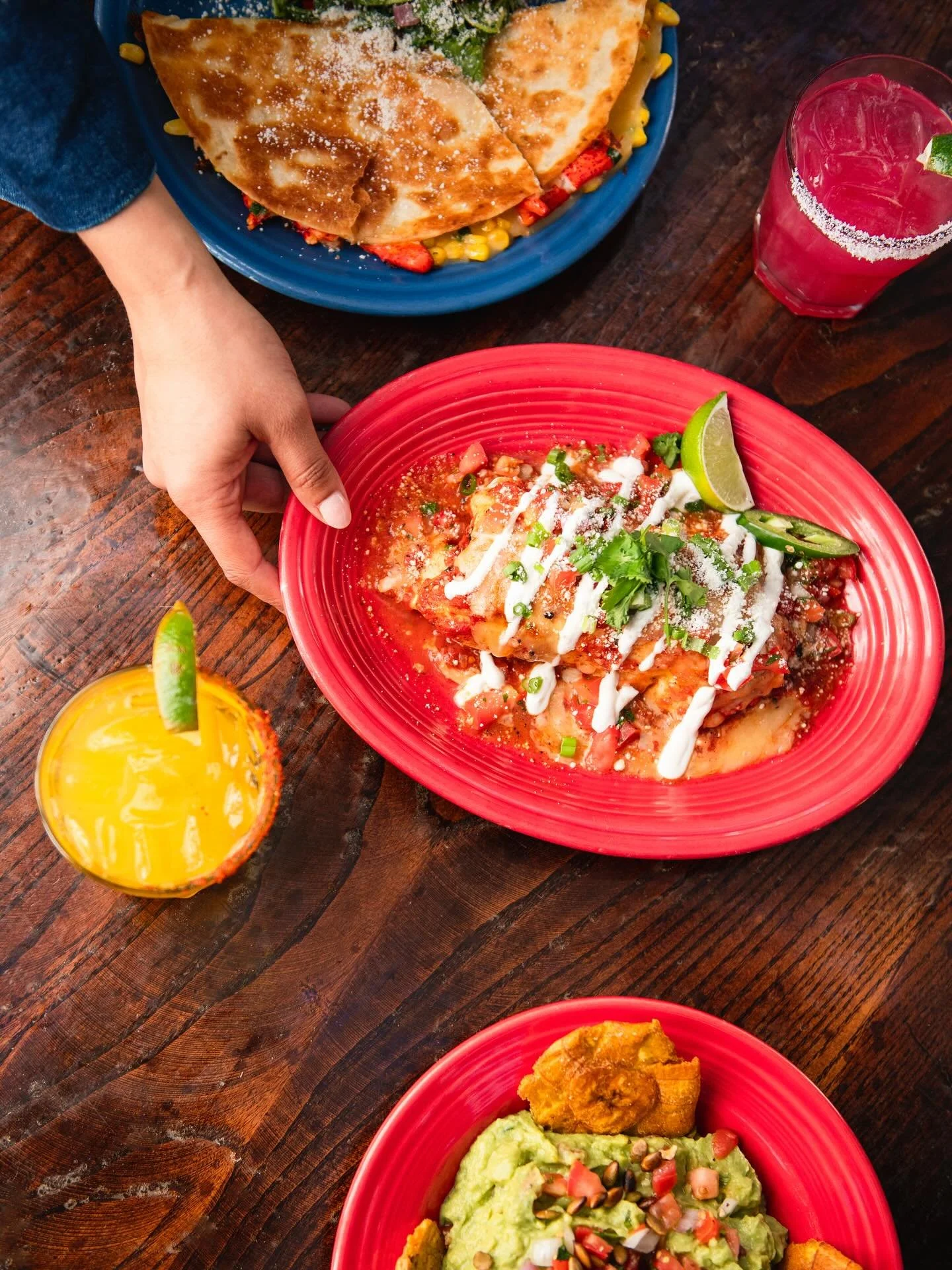 TGIF Newport! 🙌 time to unwind and get the weekend started with all your Perro favs 🌯🥑