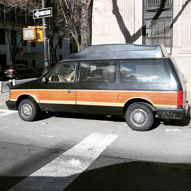 Worlds cleanest bubbletop
.
.
.
.
#dodge #dodgecaravan #bubbletop #woodpaneling #minivan #90scars