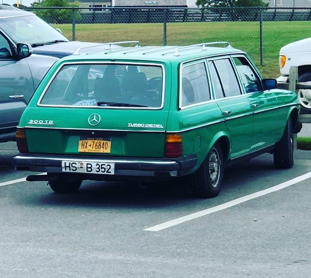 #carsofnantucket 
#300td 
#mercedesbenz #mercedes #mercedeswagon #wagon #mercedesclassic #mbclassic #w123 #w123wagon #w123club