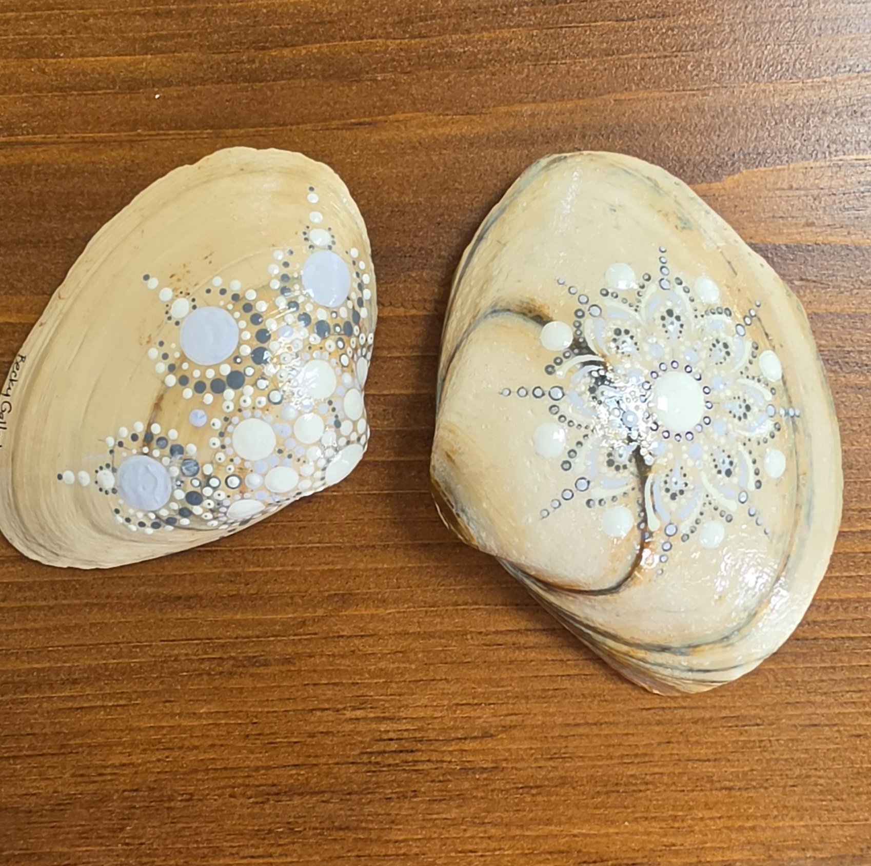 MANDALA DOT PAINTING: Seashell Light Mandalas
