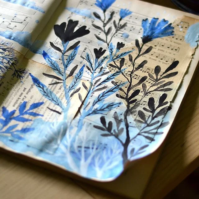 Lovely painting on an old music sheet 💙

@Regrann from @eva_chatelain .
.
.
.
#100daysofsketchbooksbyeva #the100dayproject2019 #creativechallenge #illustrationchallenge #collage #sketchbook #notebook #junkjournal #bokehlover #bokehphotography #junkjournals #vintagemusicscore #oldbooks #vintagebooks #floraldesign #oldpaper #vintagepaper #paperaddict #paperlover #artstudio #illustration