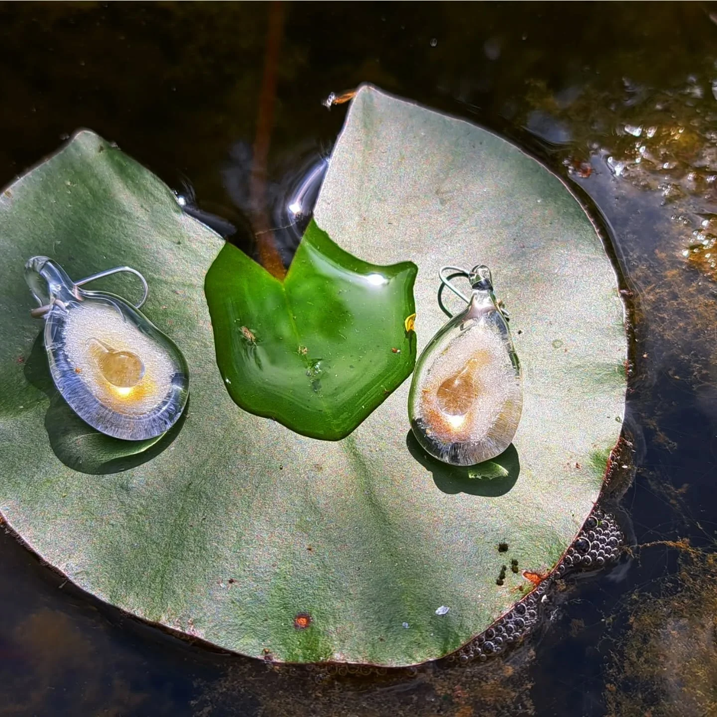 🐛🦪
Glass (borosilcate) &amp; Silver (925) Earrings
just some of a few pieces that will be @pistachiosjewelry from August 14th - October 26th
#earrings #artjewellery #glassjewelry #glassadornments