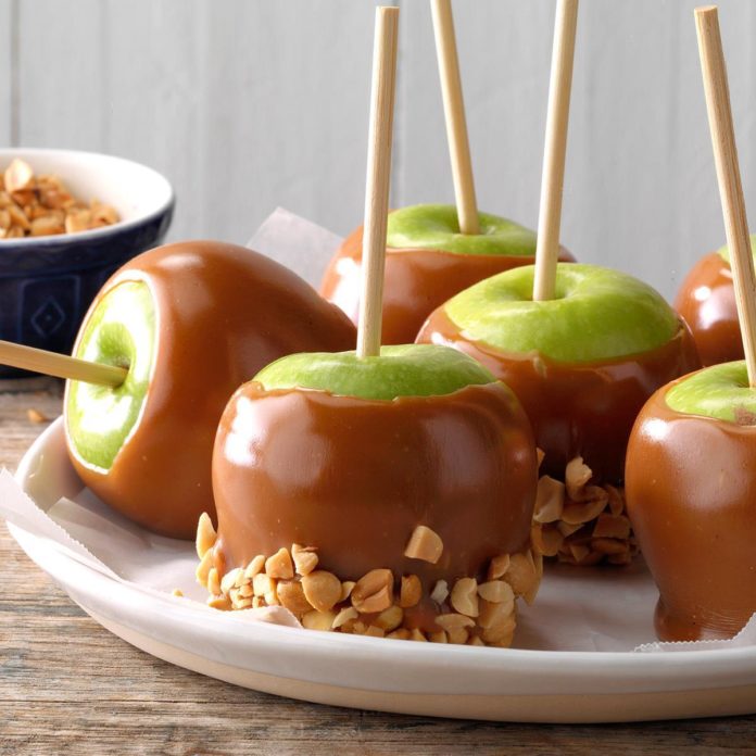 Caramel-Apples_EXPS_HCA19_4771_C04_02_3b-696x696.jpg