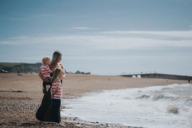 Yay for family shoots on the beach in my favourite town 🖤 If you&rsquo;d like to book in for a session then I&rsquo;m taking on a limited amount of &lsquo;scaled back&rsquo; sessions, DM me and come get involved! Promises of laughs, air hugs and lot