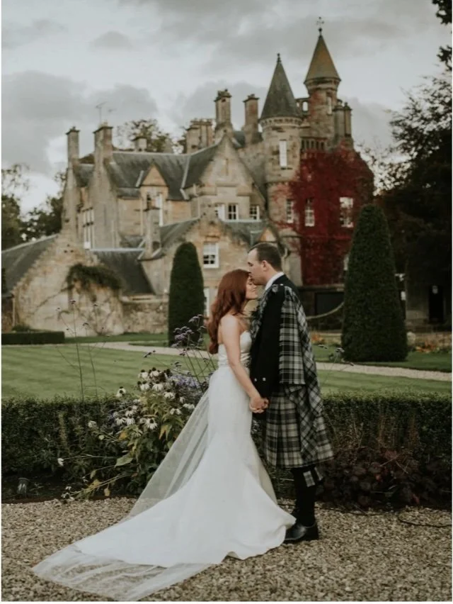 Linzi &amp; James’ Refined Autumnal Wedding at Carlowrie Castle, Edinburgh - Photographed by Neil Thomas Douglas Photography