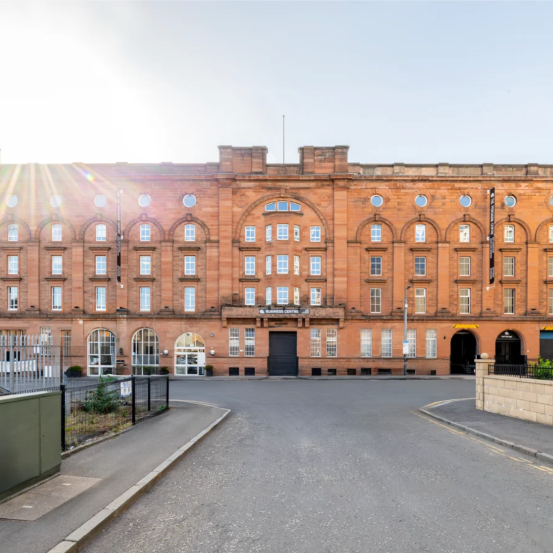 Atelier Rosa floral design studio in Glasgow, Scotland, specialising in luxury wedding floristry and event design.