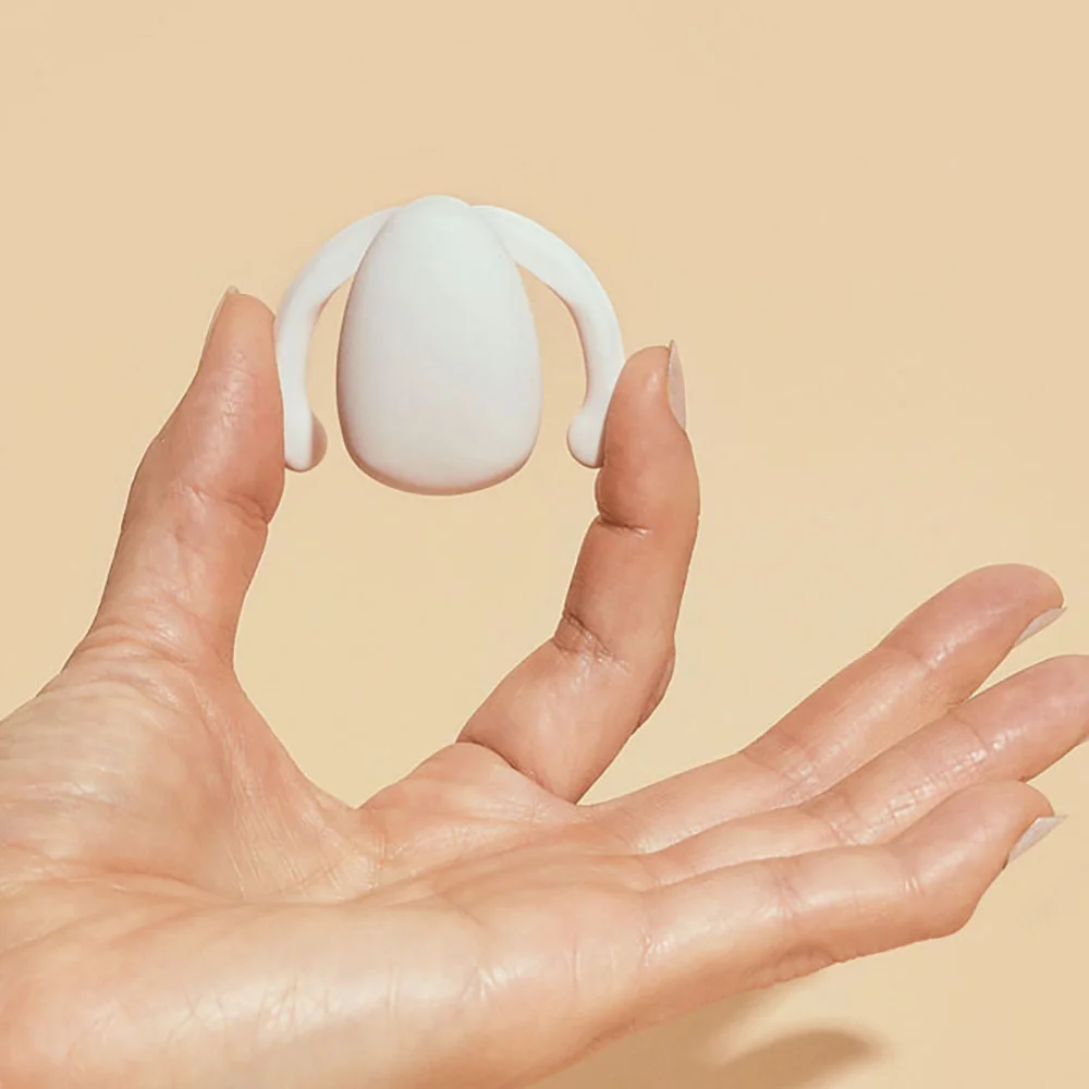 Dame Eva II cilt vibrator sex toys for women white in hand.jpg