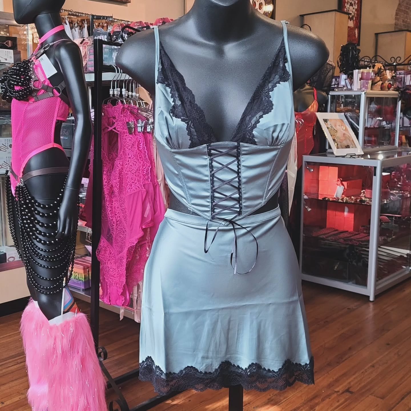 This sage green number is STUNNING! 🌿💚

Come try it on in our dressing rooms, we're here until 10pm!

#downtownasheville #exploreasheville #shoplocal #ashevilledatenight