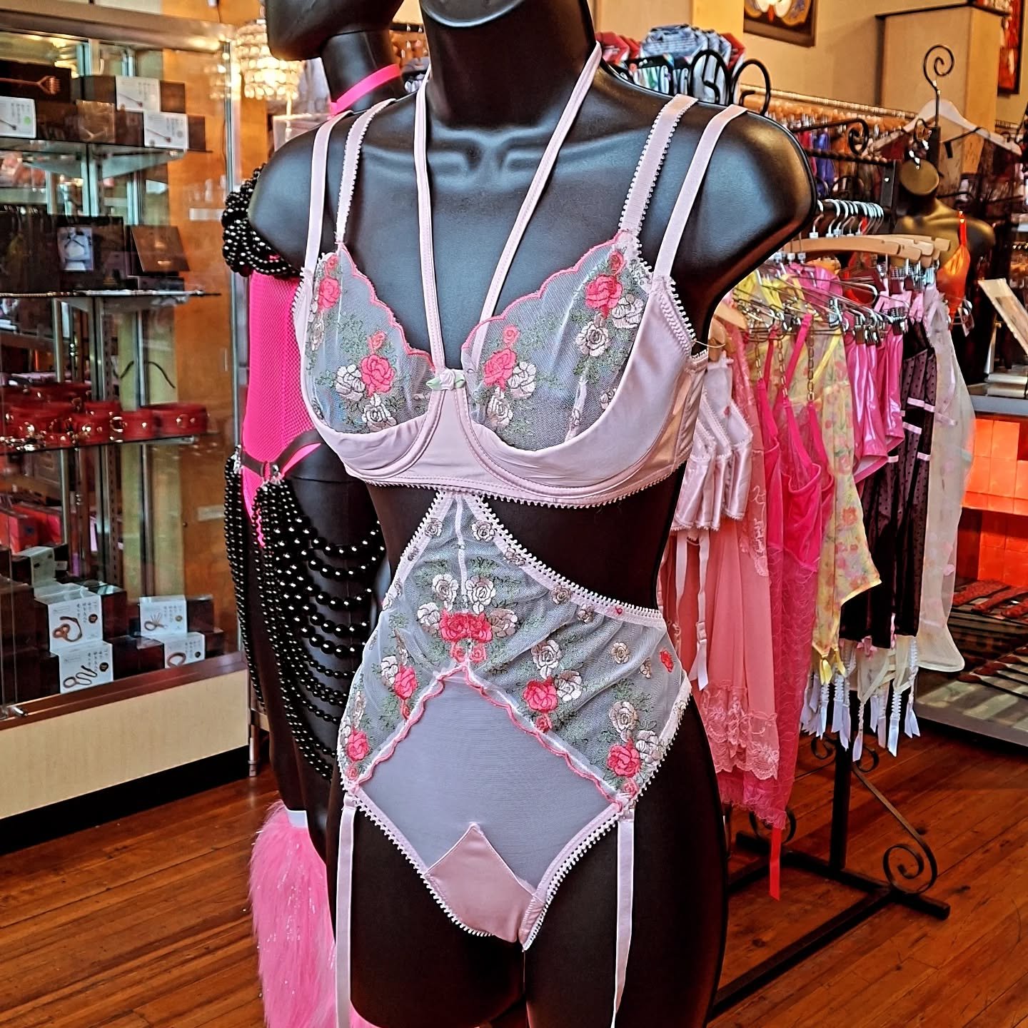 This strappy 2-piece with floral embroidery and removable garter straps is *chef's kiss* 🥰💗⚘️🌹
Available in sizes small-3x!
Our fitting rooms are open 10am-9pm 

#ashevilleboutique #shoplocalavl #exploreasheville #828isgreat #downtownasheville