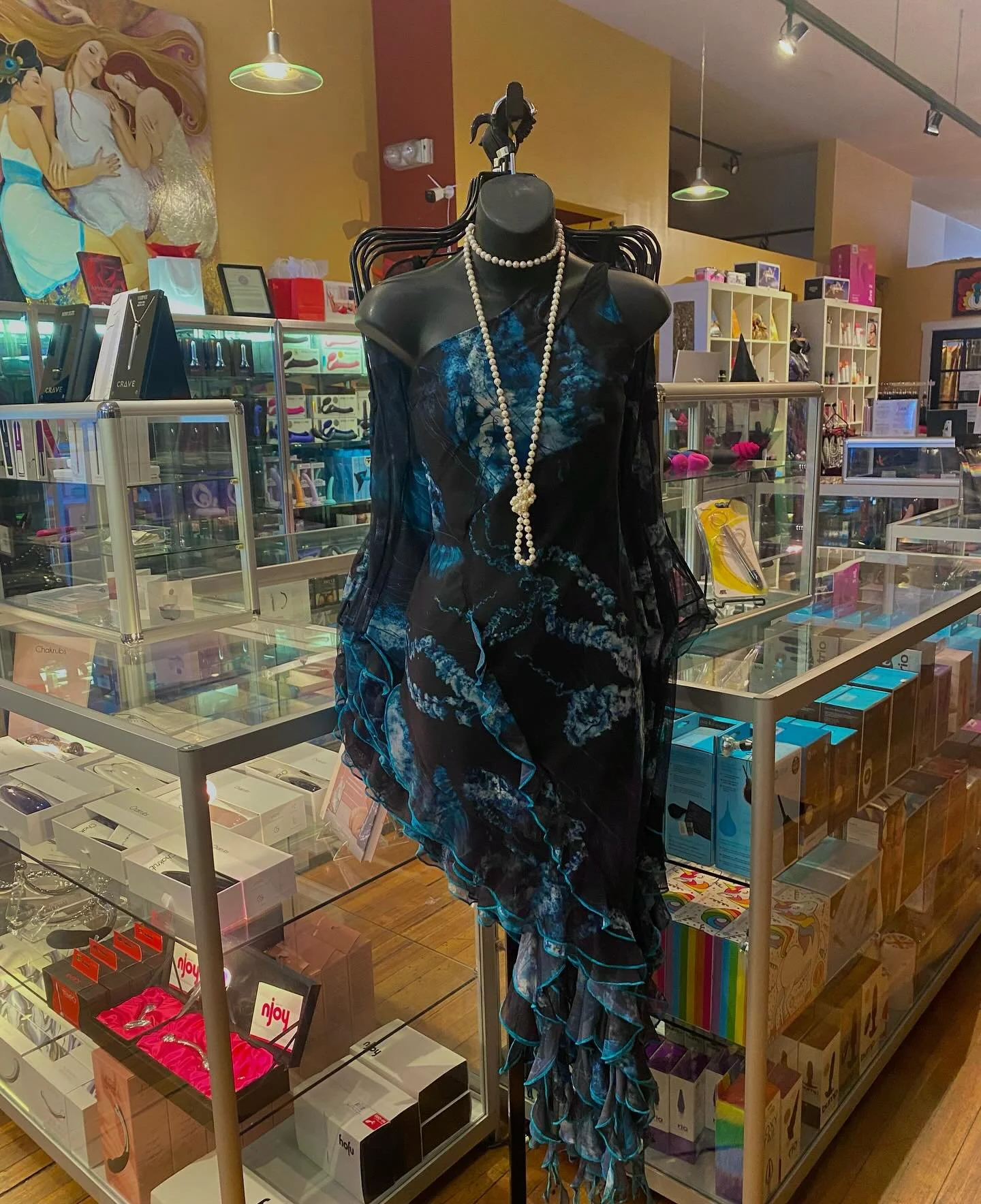 Featuring the beautiful electra slip today because we just can&rsquo;t get enough ✨🌊✨🎶

Pair with sheer tights and sleeves or opera length gloves  for fall 🍂❤️&zwj;🔥

Layering season is upon us and that doesn&rsquo;t mean we can&rsquo;t be strutt