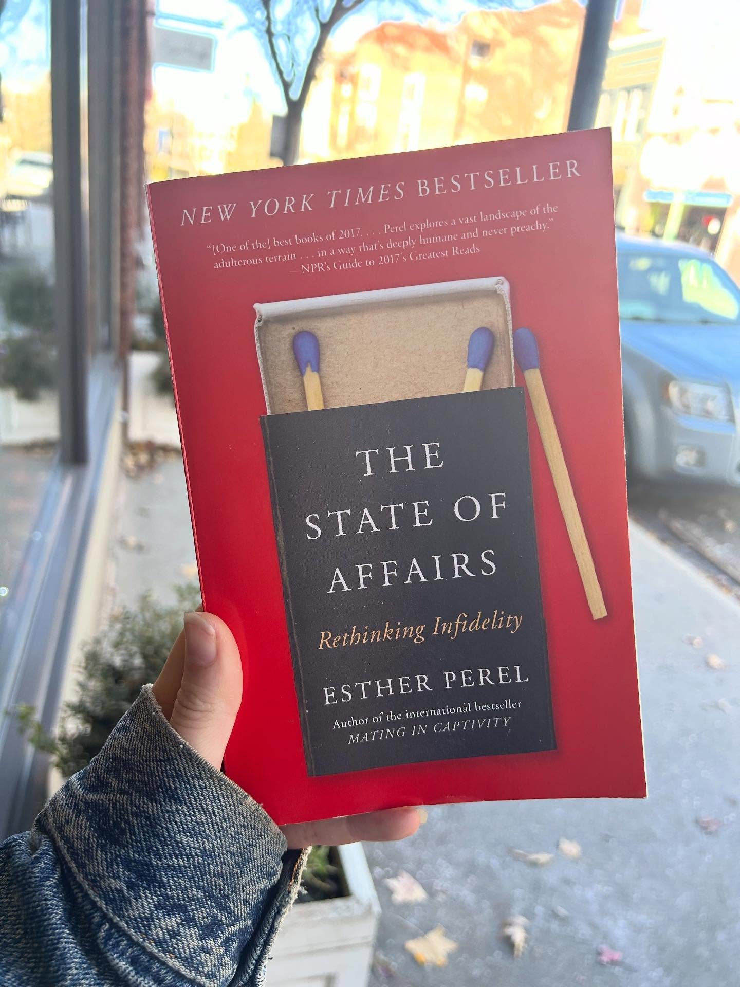 Do our romantic expectations of marriage set us up for betrayal? Is there such a thing as an affair-proof marriage? Is it possible to love more than one person at a time? Can an affair ever help a marriage? Perel weaves real-life case stories with in