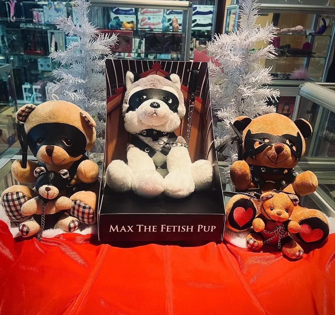 These lil cuties are practically begging to be taken home and put in your stockings!! Our fetish pup and BDSTeds make the perfect soft and suggestive Christmas gifts 🎁 ✨️ 😈 

We're open until 10 tonight- come and see us!

#vavavooom #828isgreat #av