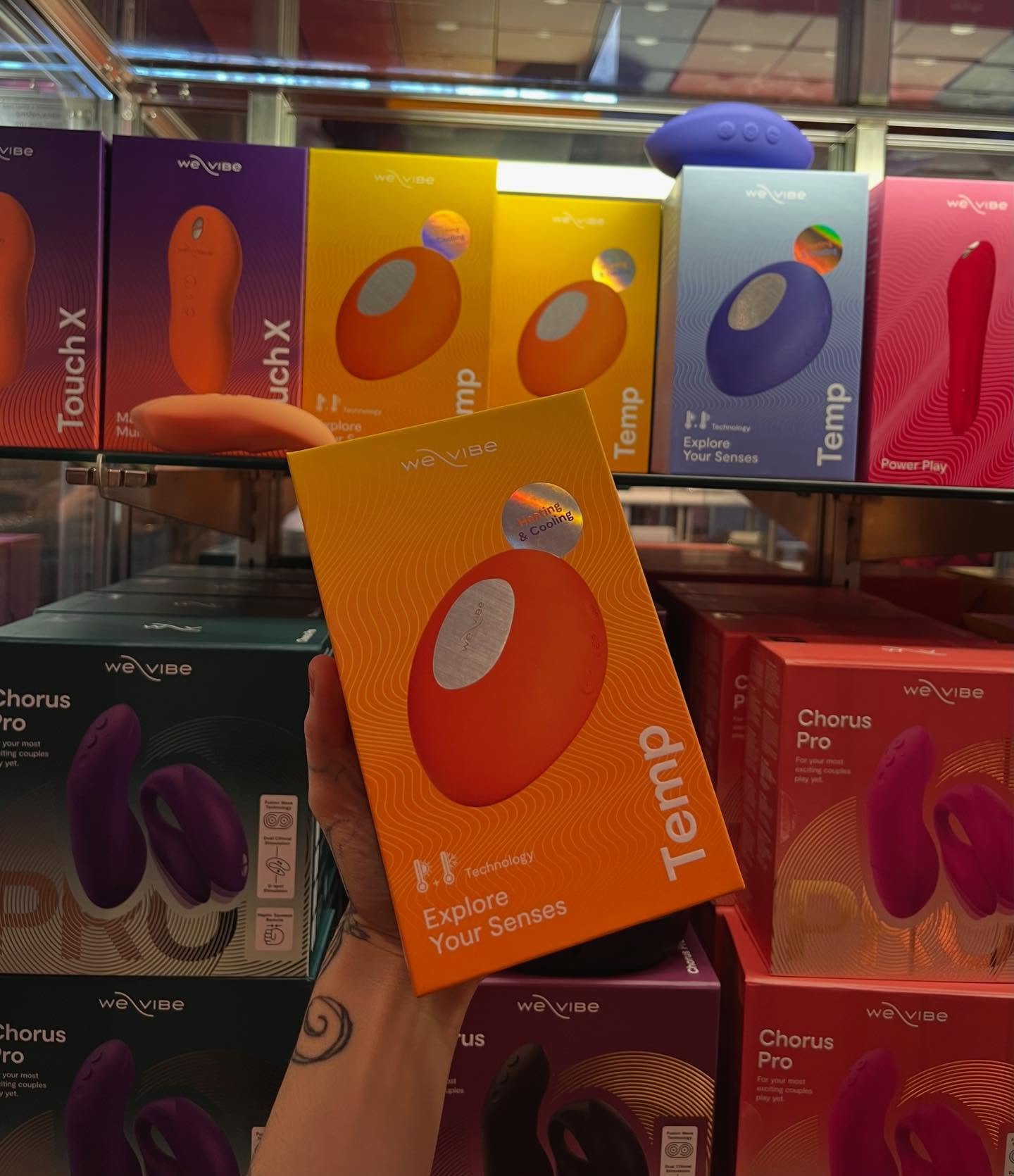 Ahhh a perfect day for a we-vibe Temp 🔥❄️🧡☕️

A vibe that heats up to 100.4 F with the touch of a button! 🕹️ 

Bring extra warmth to these wintery nights like we&rsquo;ve been having and it&rsquo;ll be around to cool down to 68 F on those hot summ