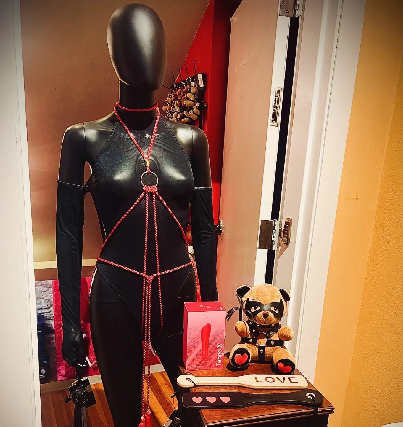 Come grab those last-minutes Valentine's Day gifts... or else 😜⛓️

We're open for you and your lover(s) to come explore until 9PM today!

#vavavooom #828isgreat #avl #exploreasheville #datenight