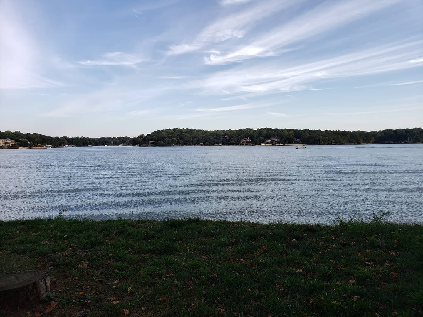 It's a beautiful day in the neighborhood... A beautiful day to be a neighbor.  Come home to a resort... Every day!

River Hills is Lake Wylie.

Charlotte with Benefits.

#nofilter

#lakefrontliving #gatedcommunity #lifestyle #security #lakewylie #Cha