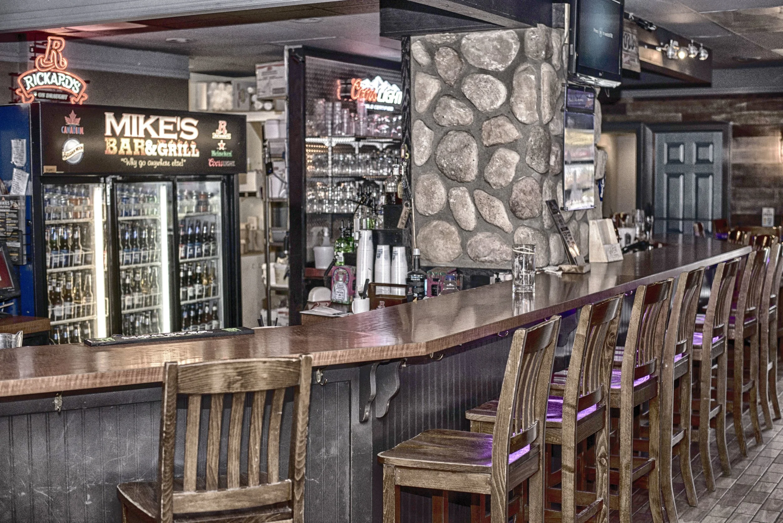 Mikes Bar and Grill