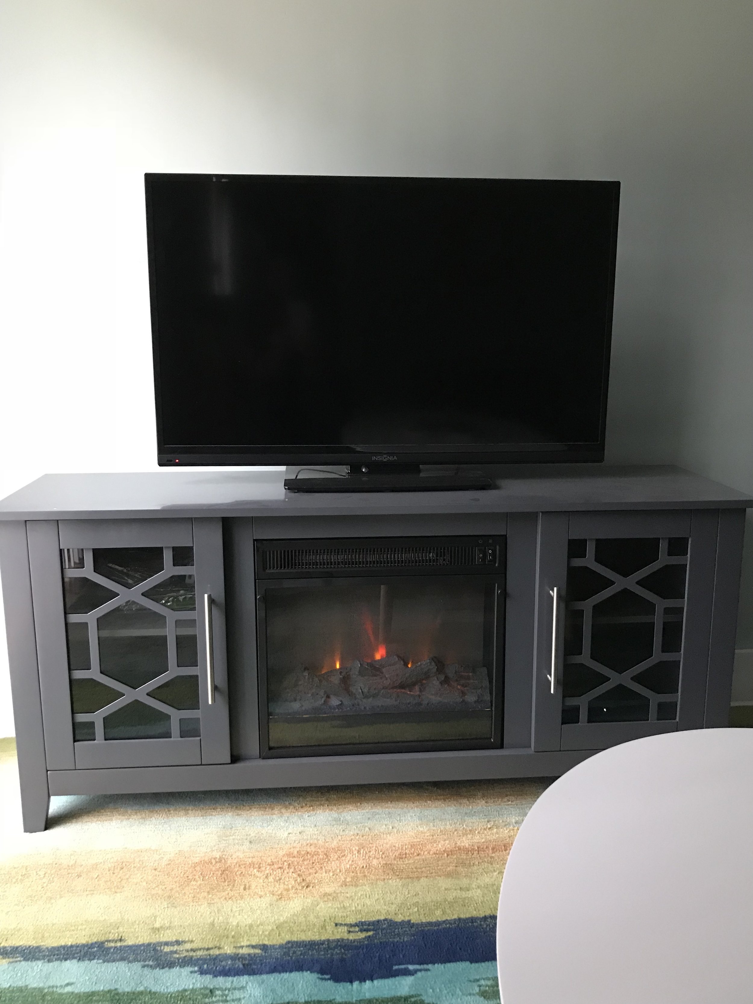 Roku streaming TV with free Netflix