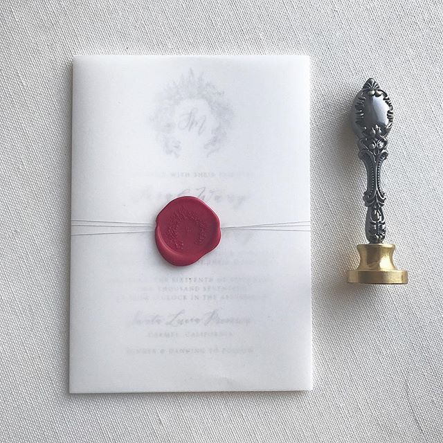 Can you tell I've been on a vellum and wax seal kick this month?! These gorgeous invites for Sarah and Mike's fall Carmel wedding with @allisonweddings feature monochromatic line drawings in gray with a vellum wrap, organic calligraphy, and deep red 