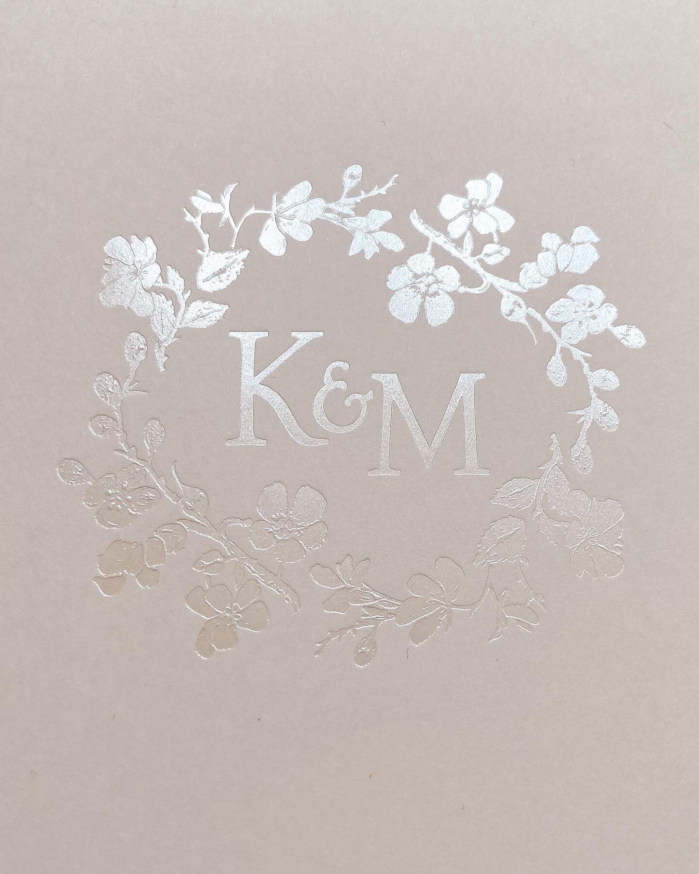 Kelly + Matt&rsquo;s wedding stationery set the tone for their luxe, modern-meets-romantic soir&eacute;e with @lyndenlane at the Ritz Carlton in Laguna Niguel, California. After multiple postponements and venue changes over the course of pandemic mad