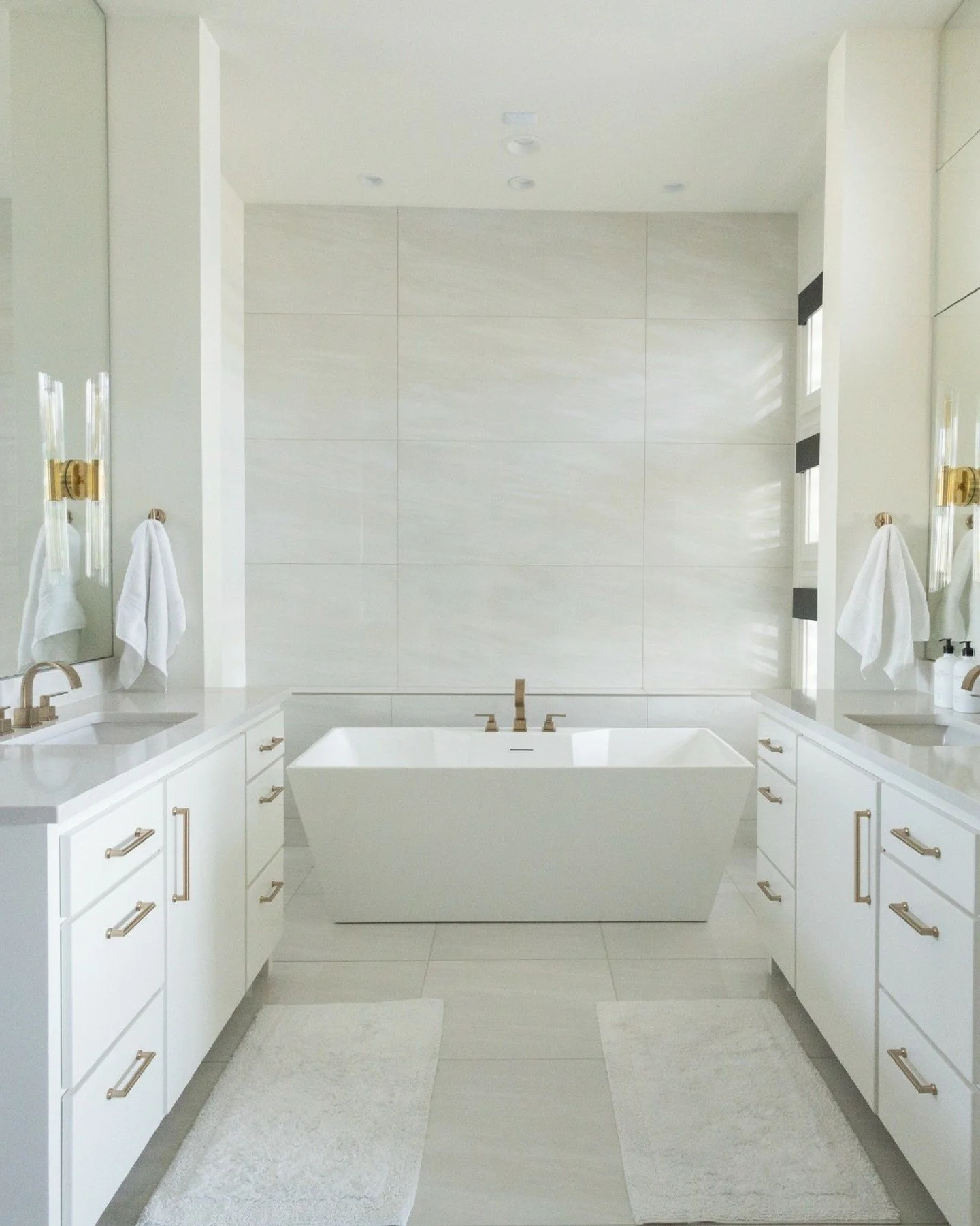 A bathroom so inviting, we&rsquo;d never want to leave ✨

#BathroomGoals
#InteriorDesignInspo
#OmahaInteriorDesign
#theWAYSway
#WAYSInteriors
