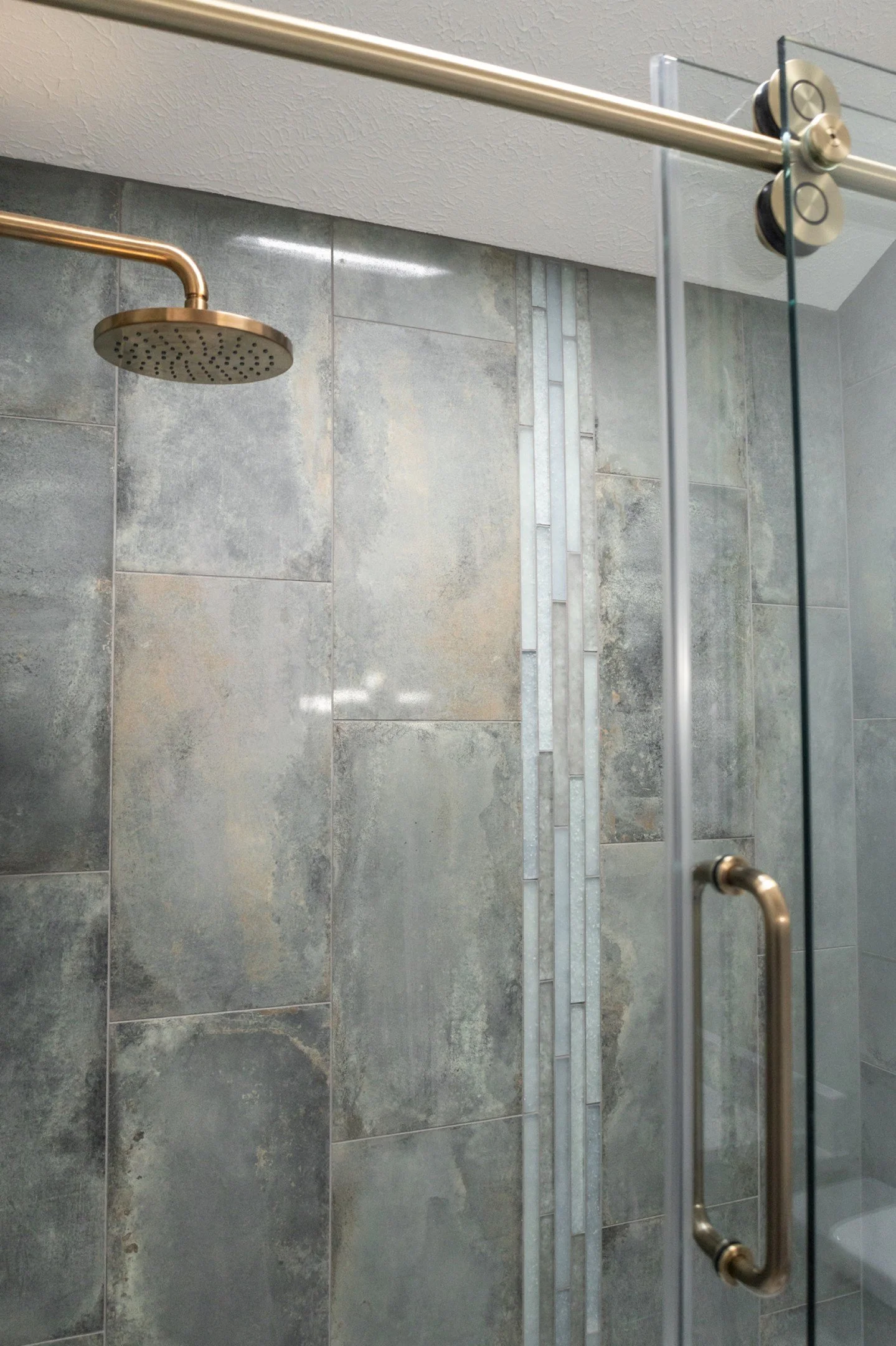 Every shade tells a story 🌿 This green bathroom proves that calm and character can coexist beautifully. Swipe through for the details that make this space so special!

#BathroomGoals 
#GreenDesign 
#InteriorInspiration 
#DesignDetails #HomeDesign 
#