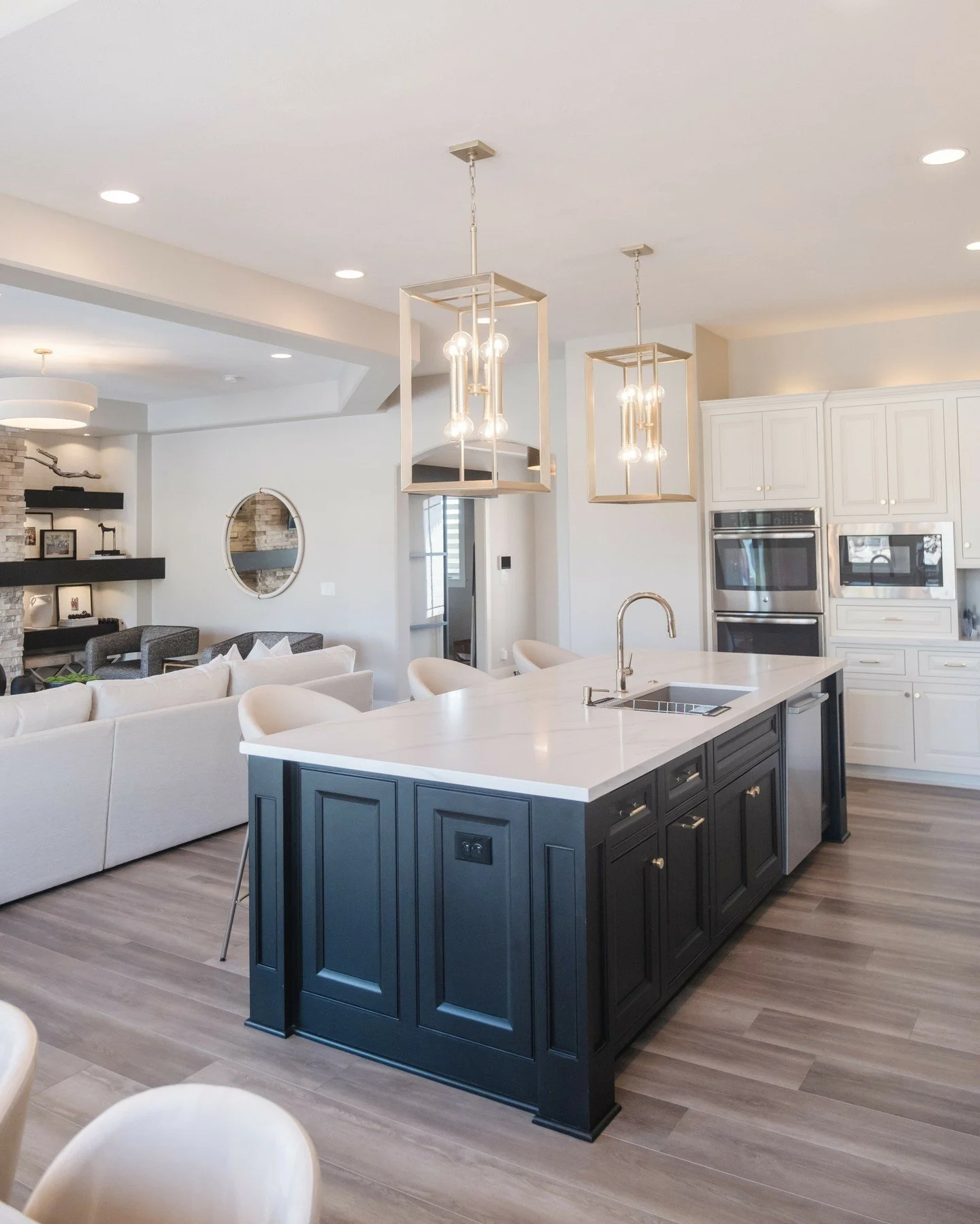 As the holidays draw near, we&rsquo;re reminded that the kitchen is more than a room&hellip; it&rsquo;s the retreat where warmth, laughter, and tradition meet. If you&rsquo;ve been dreaming of elevating this heart-of-the-home space, now is the perfec