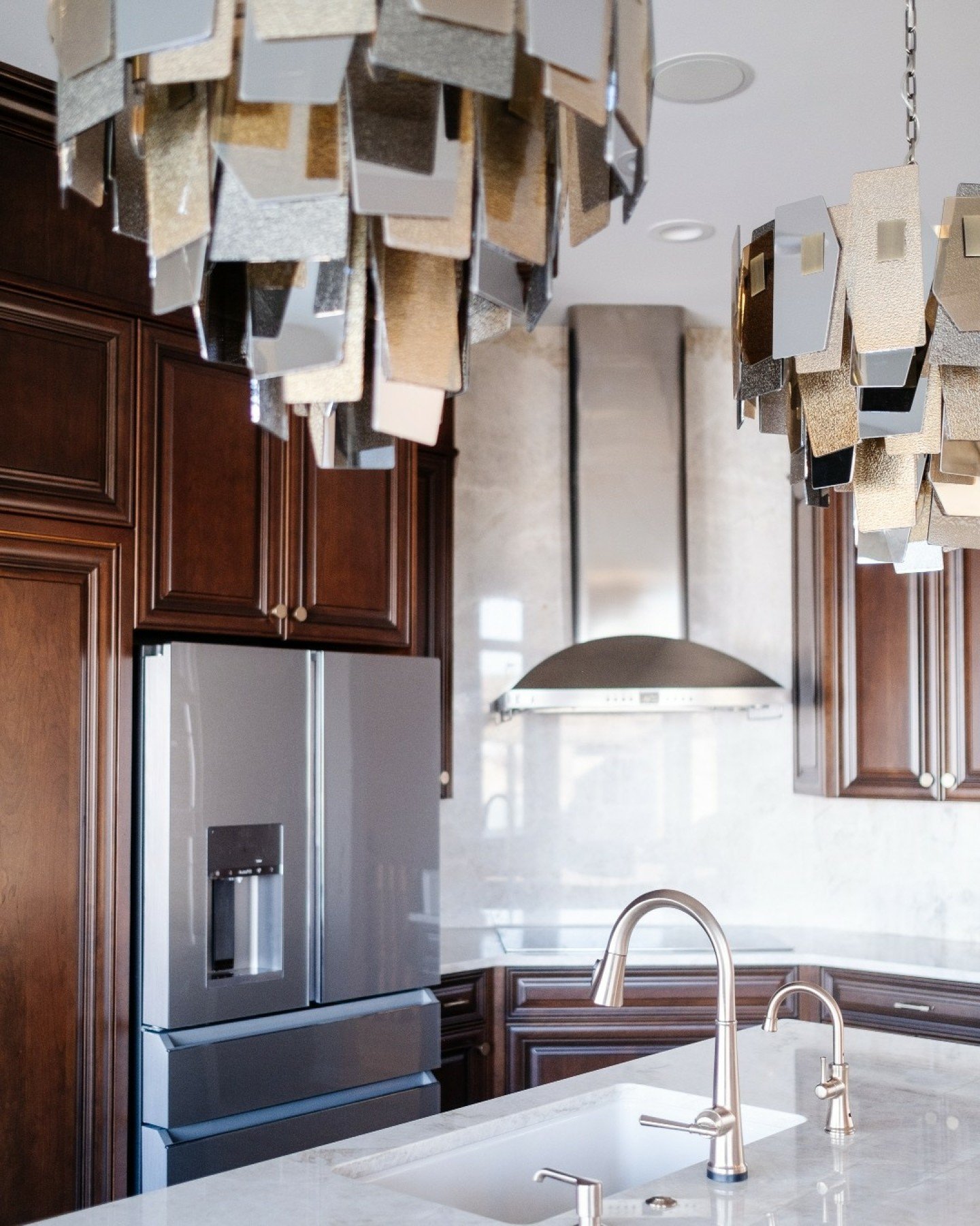 A kitchen that truly shines! These oversized pendants steal the spotlight, bringing depth, warmth, and a touch of drama to the heart of the home. Swipe to see every detail shine.

#WAYSInteriors
#theWAYSway
#KitchenDesign
#LightingDesign
#PendantLigh