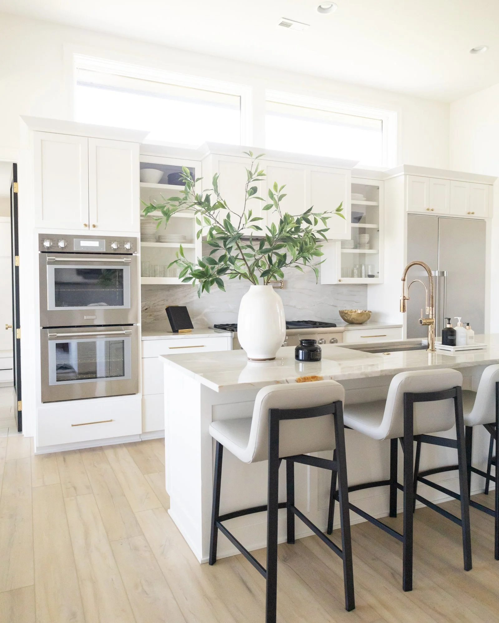 15 - ©2023 WAYS Interiors - Bressman - Kitchen.jpg