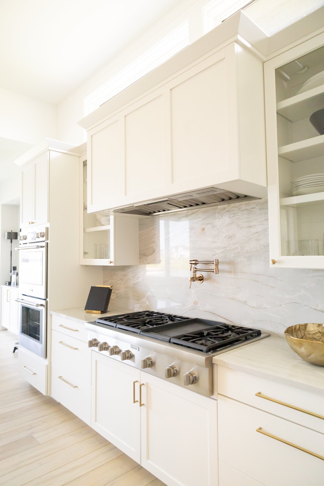 7 - ©2023 WAYS Interiors - Bressman - Kitchen.jpg