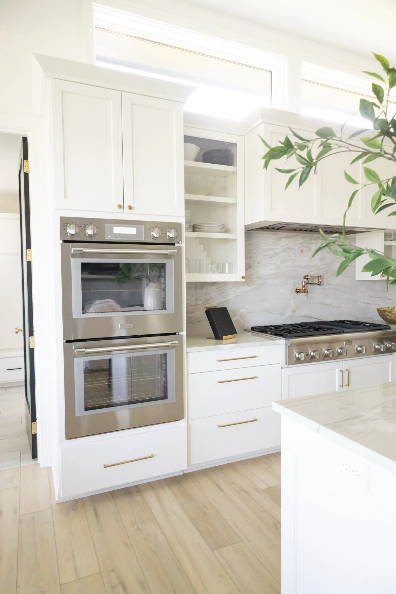 10 - ©2023 WAYS Interiors - Bressman - Kitchen.jpg
