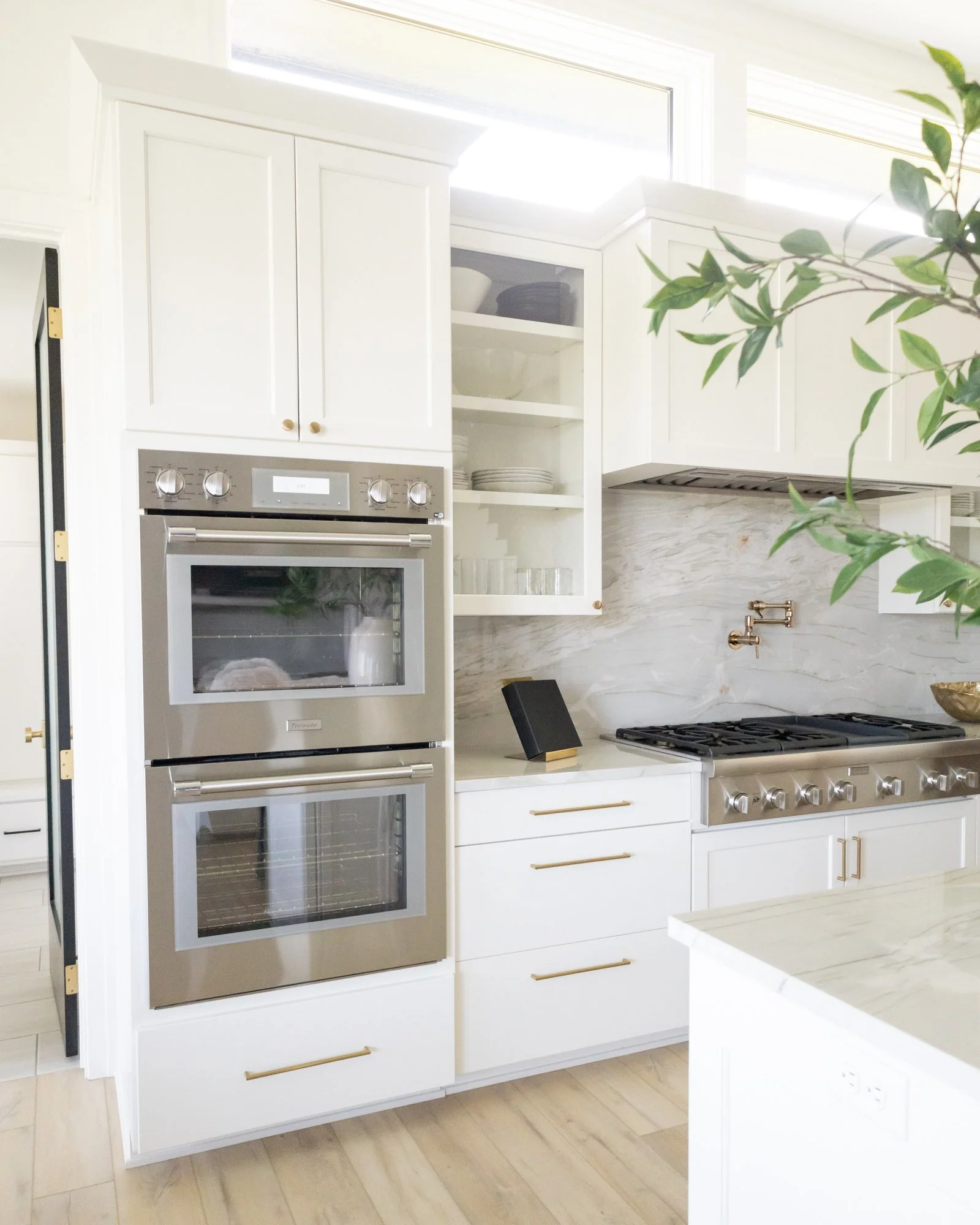 11 - ©2023 WAYS Interiors - Bressman - Kitchen.jpg