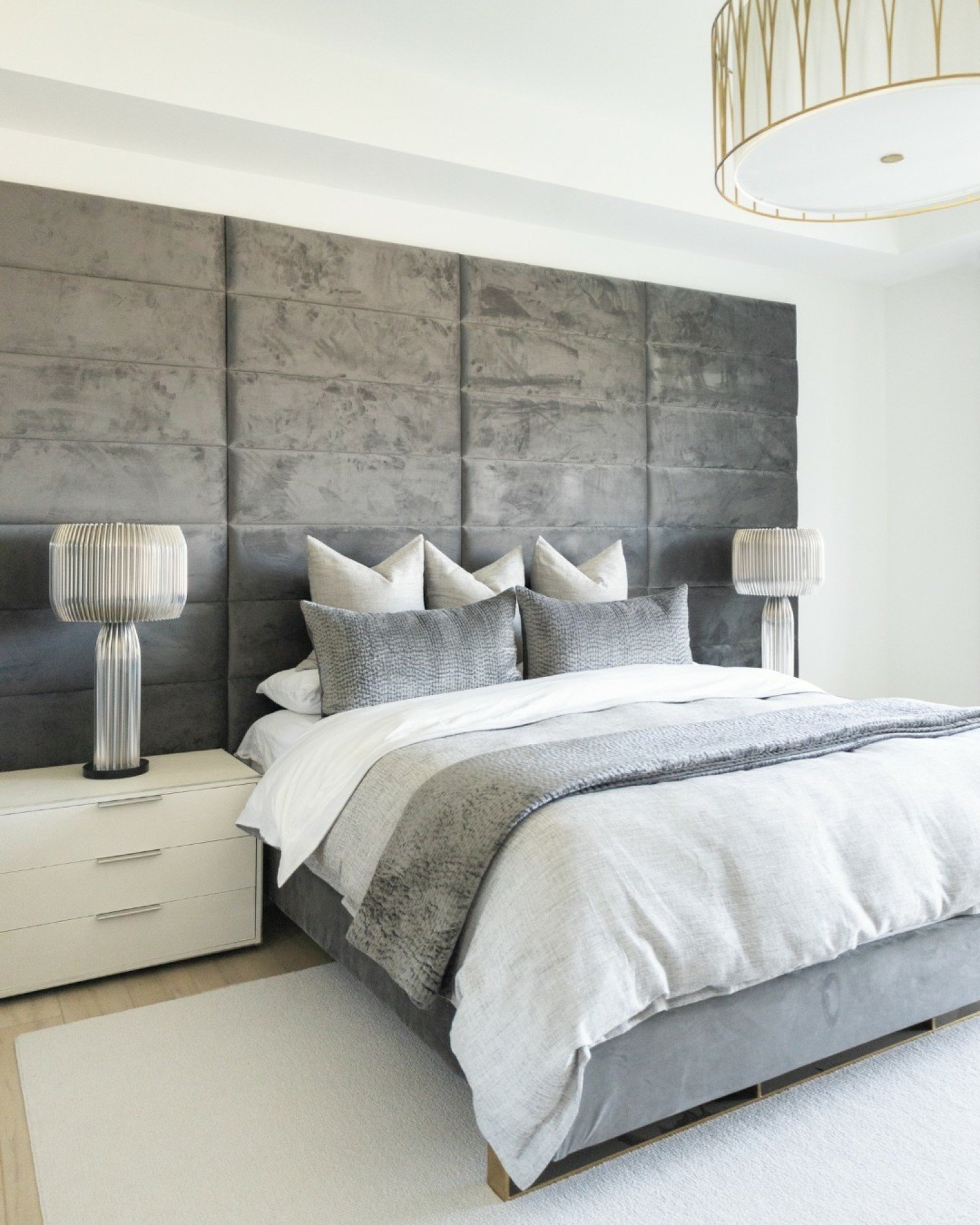 Perfectly framing the bed and effortlessly stealing the spotlight. These @vantpanels are absolutely stunning! 😍

#theWAYSway
#WAYSInteriors
#BedroomDesign 
#StatementHeadboard 
#VantPanels 
#LuxuryInteriors 
#DesignDetails