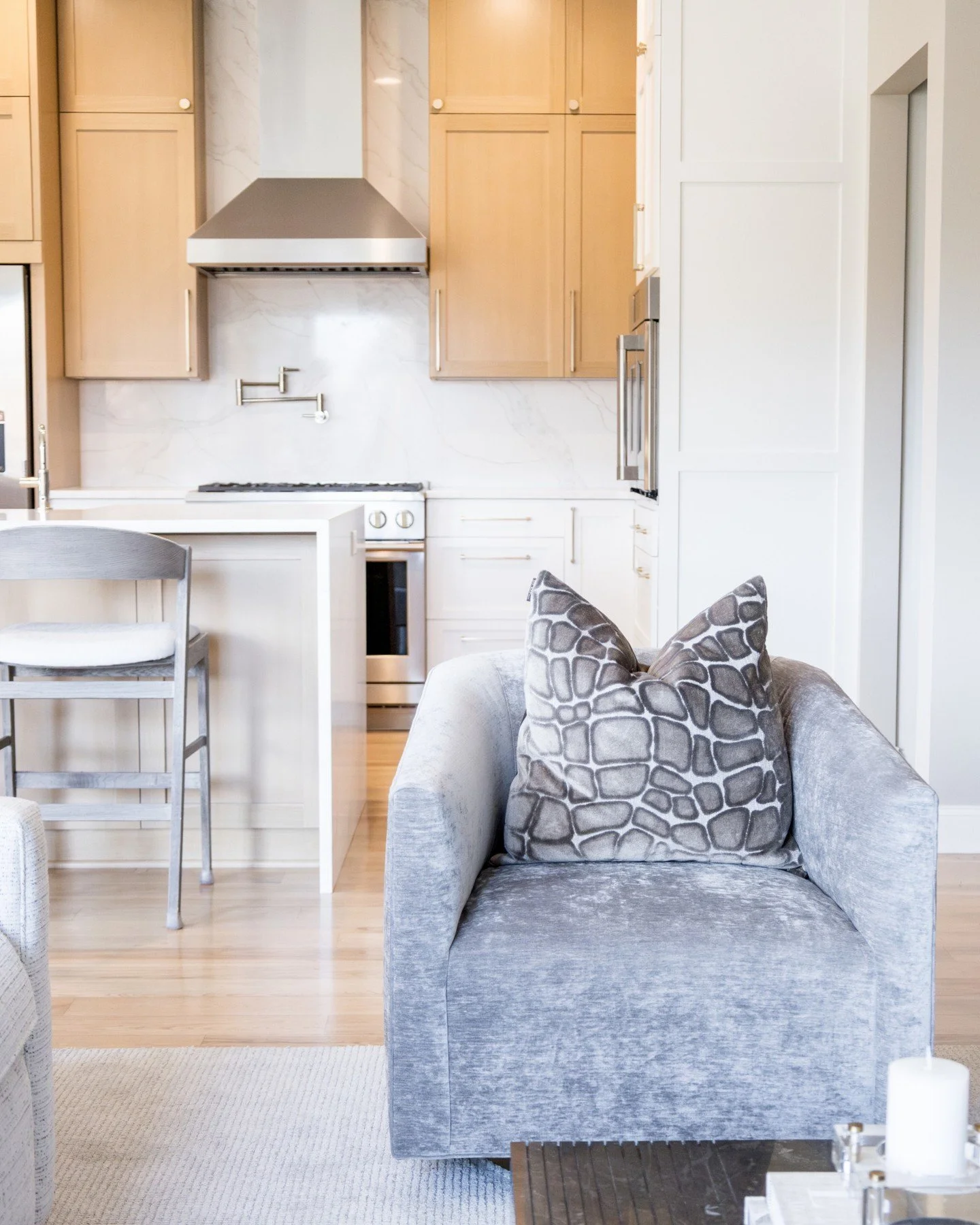 Neutral, cozy, and effortlessly elevated.

This @vanguardfurniture swivel chair completes the space.

#VanguardFurniture
#InteriorDesignDetails
#LuxuryInteriors
#WAYSInteriors
#theWAYSway