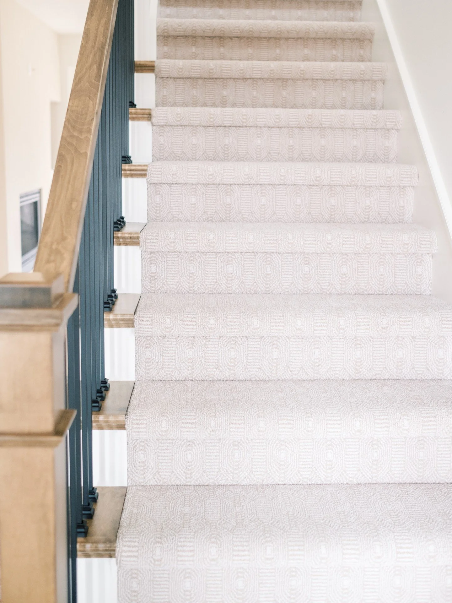 This stairway transformation = instant upgrade 🙌 

Clean, modern, and still so warm.

Thinking about upgrading your own space? Let&rsquo;s bring your vision to life, send us a message to get started!

#staircasemakeover 
#interiordesign 
#theWAYSway