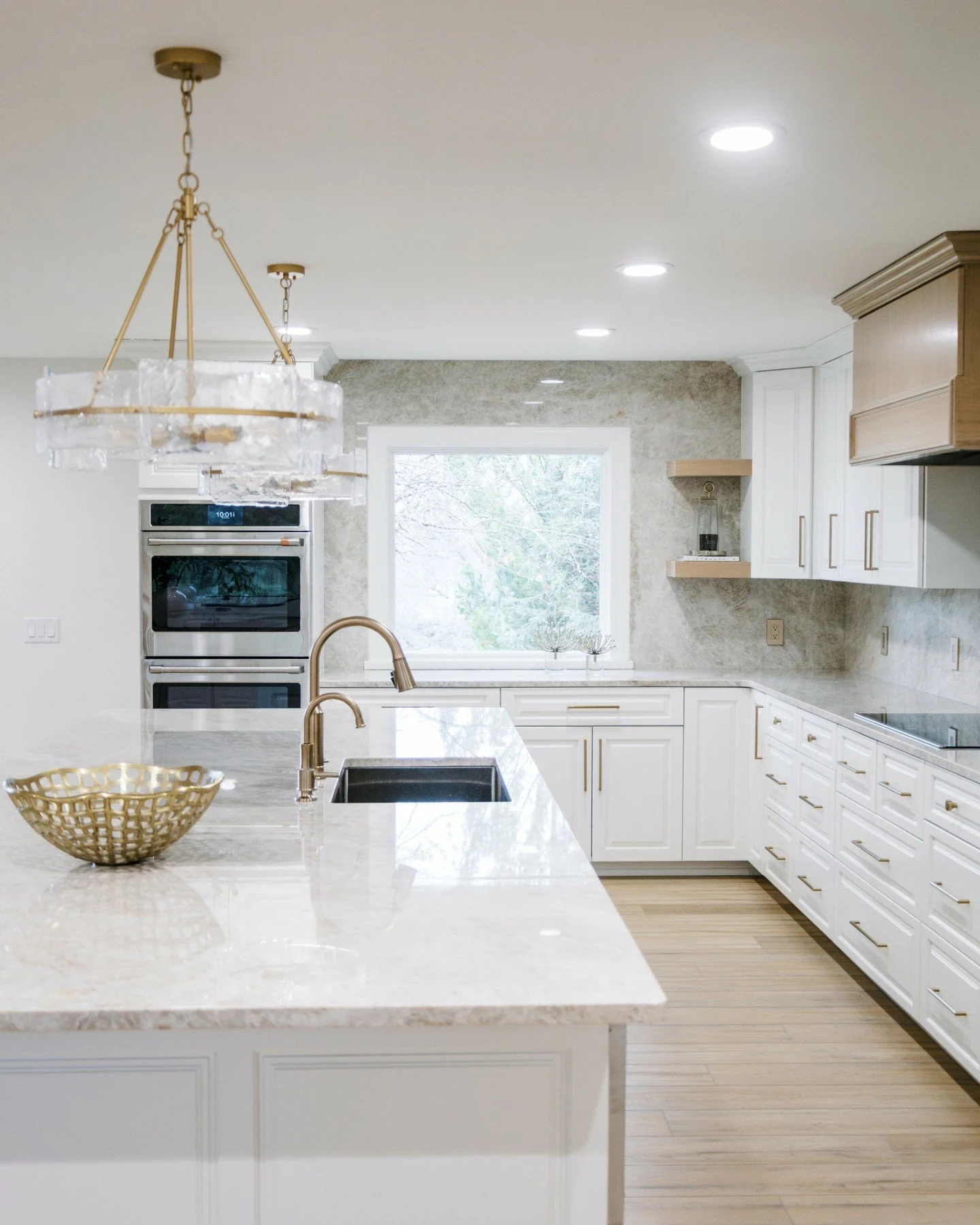 Every angle of this kitchen is pure chef&rsquo;s kiss&mdash;thoughtfully designed and effortlessly beautiful. 🤍✨

What&rsquo;s your favorite detail? Let us know in the comments or save this for your dream kitchen inspiration!

#KitchenDesign 
#theWA