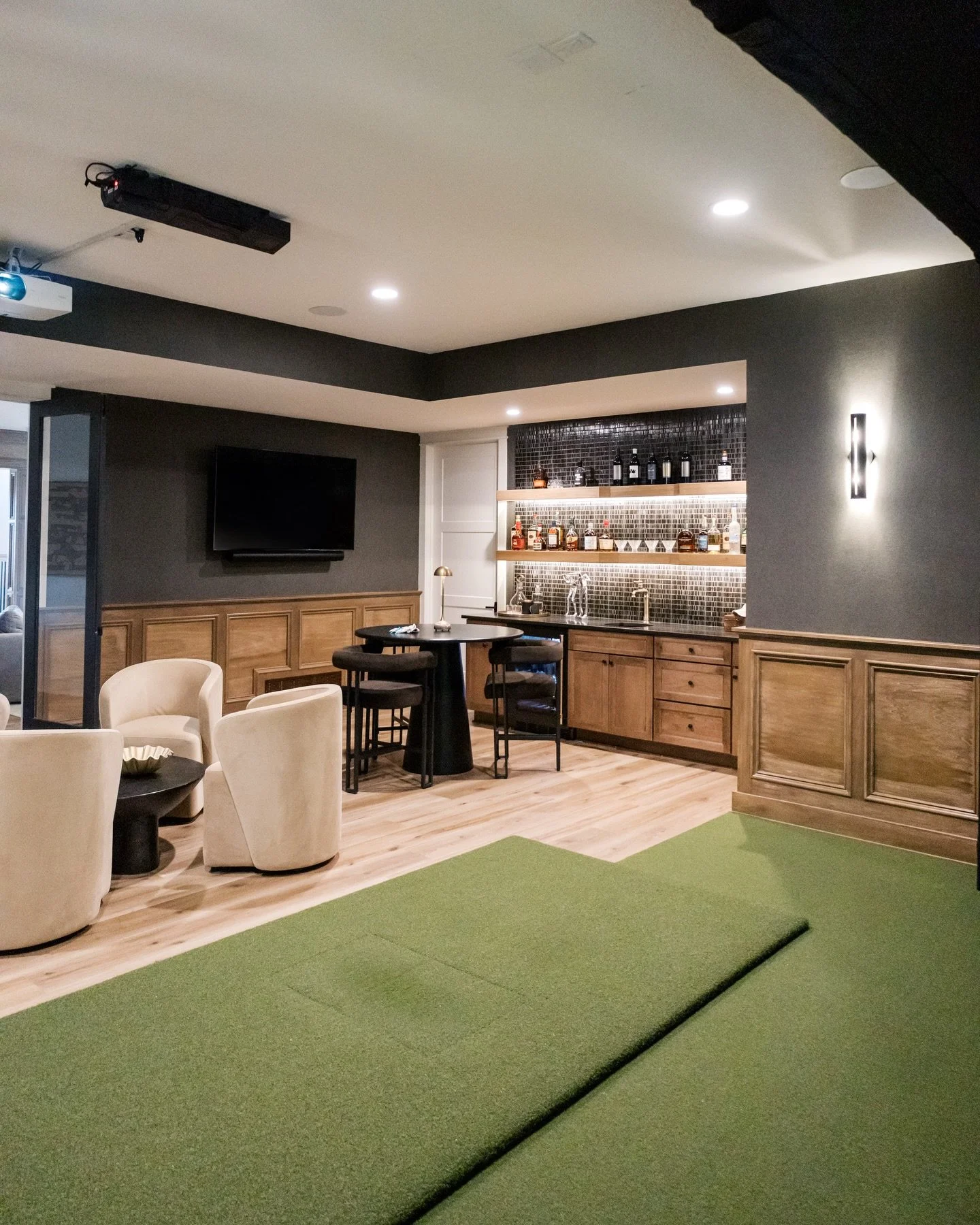 Where design meets downtime ⛳️

This golf simulator room was created to be more than just a place to play-it&rsquo;s a space to unwind, host, and escape for a few swings at the end of the day. Thoughtfully layered textures, comfortable seating, and j