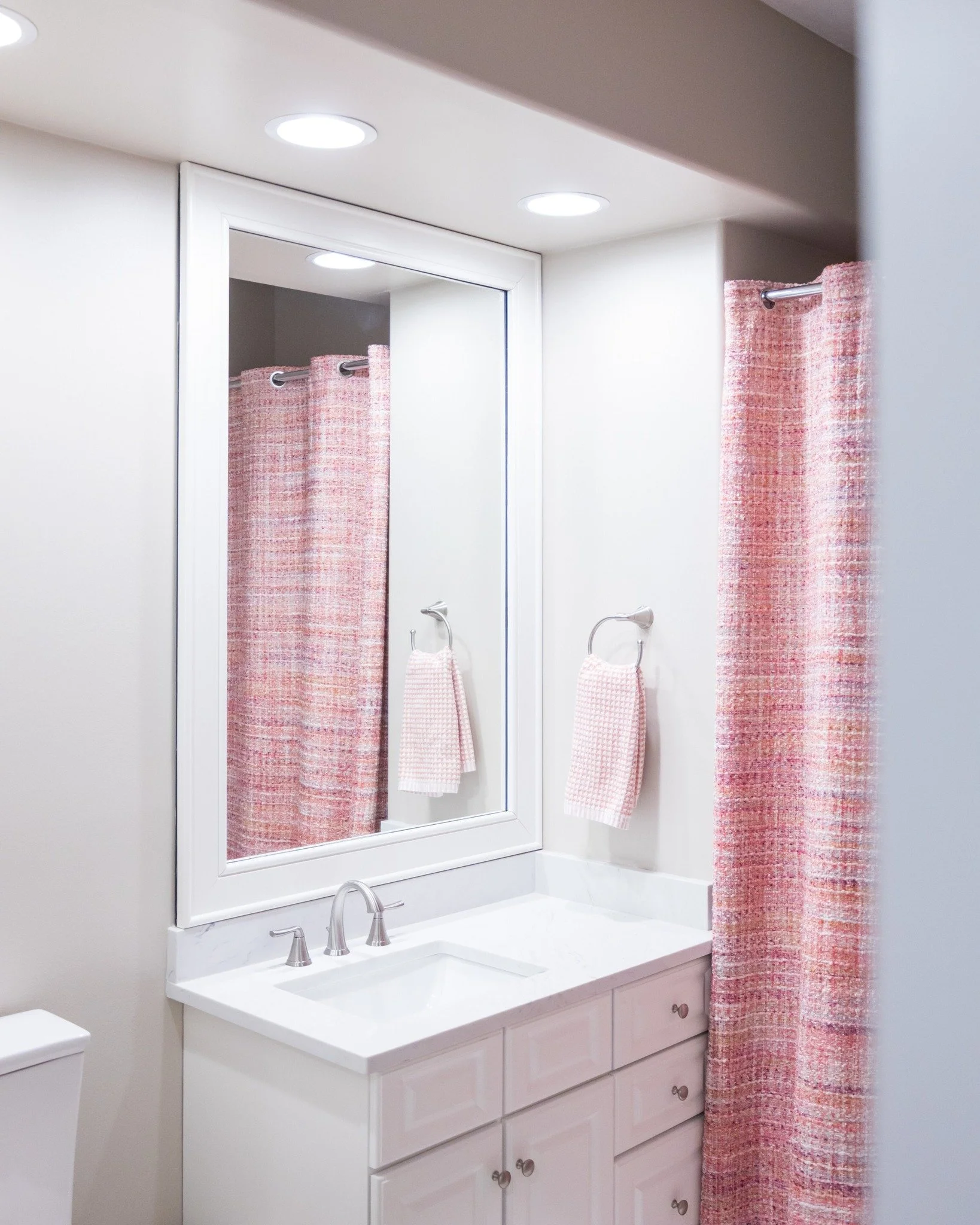 Same bones. Totally different feeling. 🤍

A paint update and new vanity area gave this bathroom exactly the refresh it deserved. Swipe to see the transformation 👉

#WAYSInteriors 
#theWAYSway 
#OmahaInteriorDesign 
#BathroomRefresh 
#BeforeAndAfter