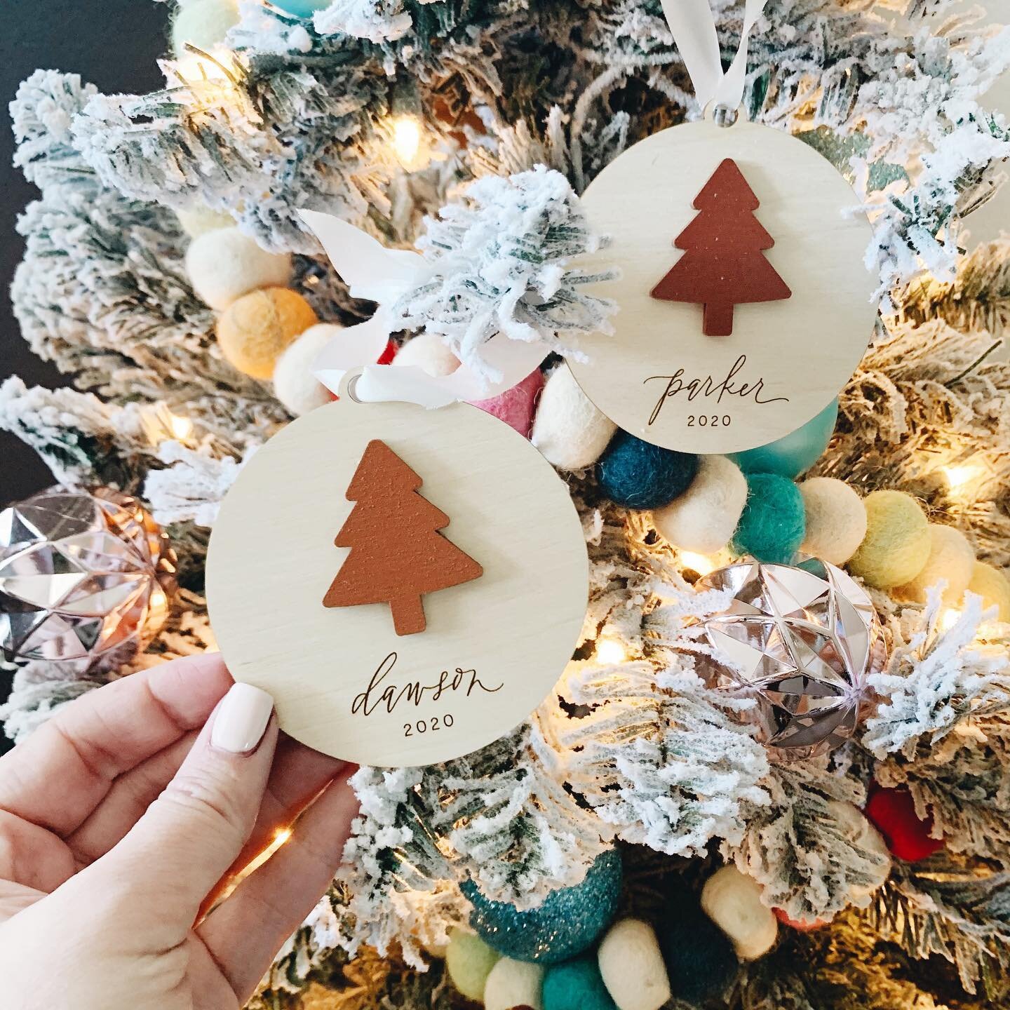 It&rsquo;s *almost* the most wonderful time of the year so @pretty.littleco are giving away $40 credit to EACH of our Etsy shops to get you in the holiday spirit ✨
To enter:
🎄Make sure you&rsquo;re following me, @sugarpinecalligraphy &amp; @pretty.l