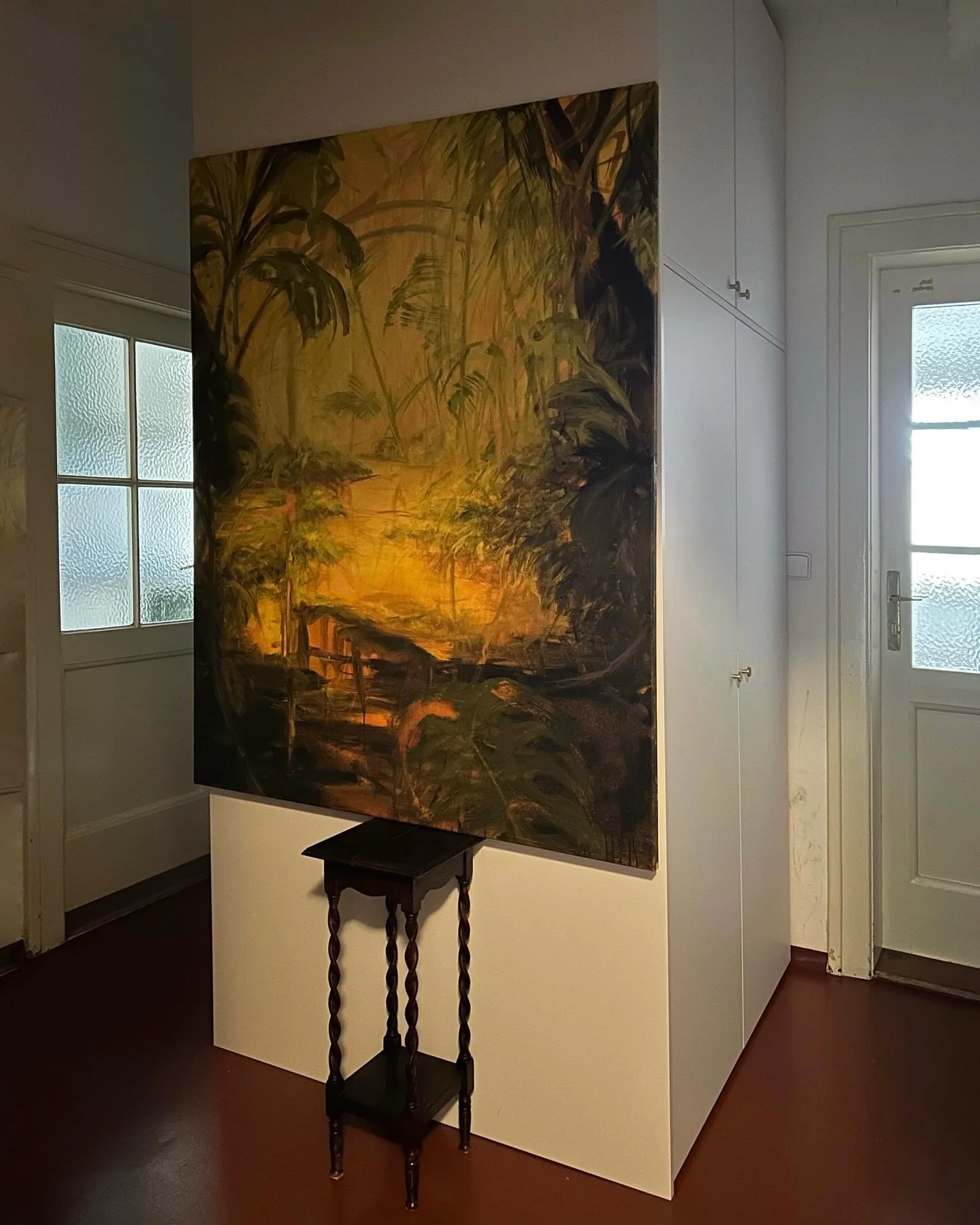 Who said large paintings needed space? 

Large art can act as a statement piece, making a visual impact and drawing attention. It can define a space, especially in open-plan layouts or SMALL room.

#pushboundaries #defyexpectations #largeart #rainfor