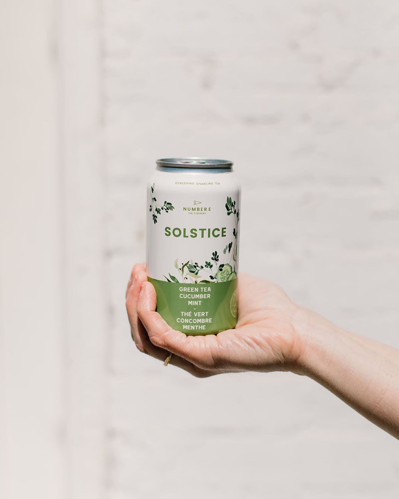 Green Tea + cucumber + mint = the perfect drink for a sunny day. 🌱🥒

Shop online (link in bio).

#greentea #sparklingtea #drinktea ##alcoholfreedrink #solstice #craftedtea #madeinontario #teainacan #brightonontario #tealife