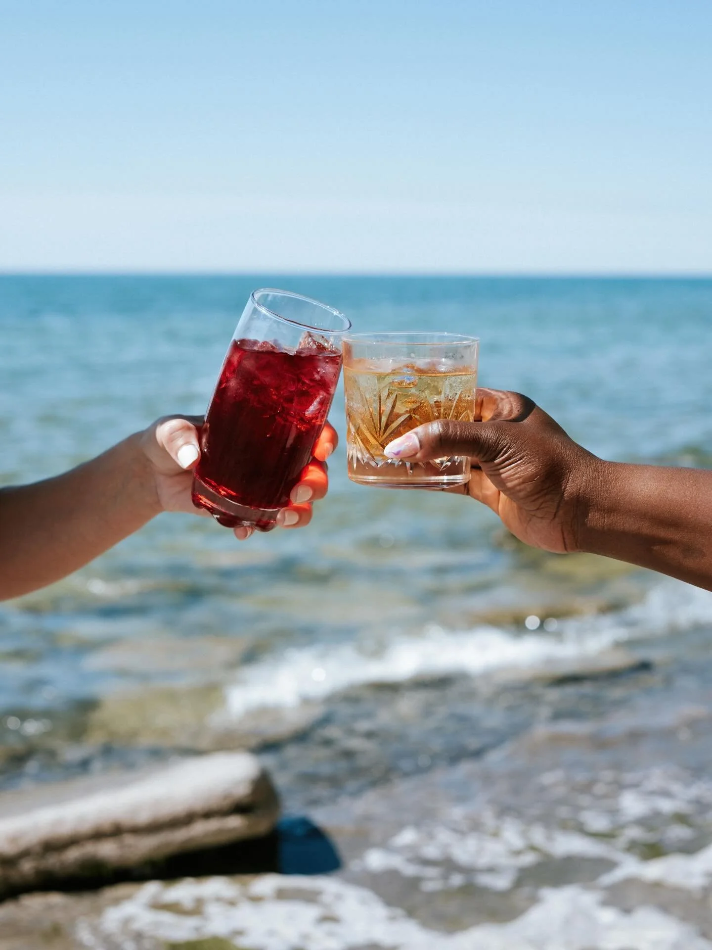 Can be poured in unique glassware for a touch of elegance.
#sparklingtea #fancyglassware #clarity #alcoholfree #carbonateddrinks #madeinontario #supportlocal #princeedwardcounty