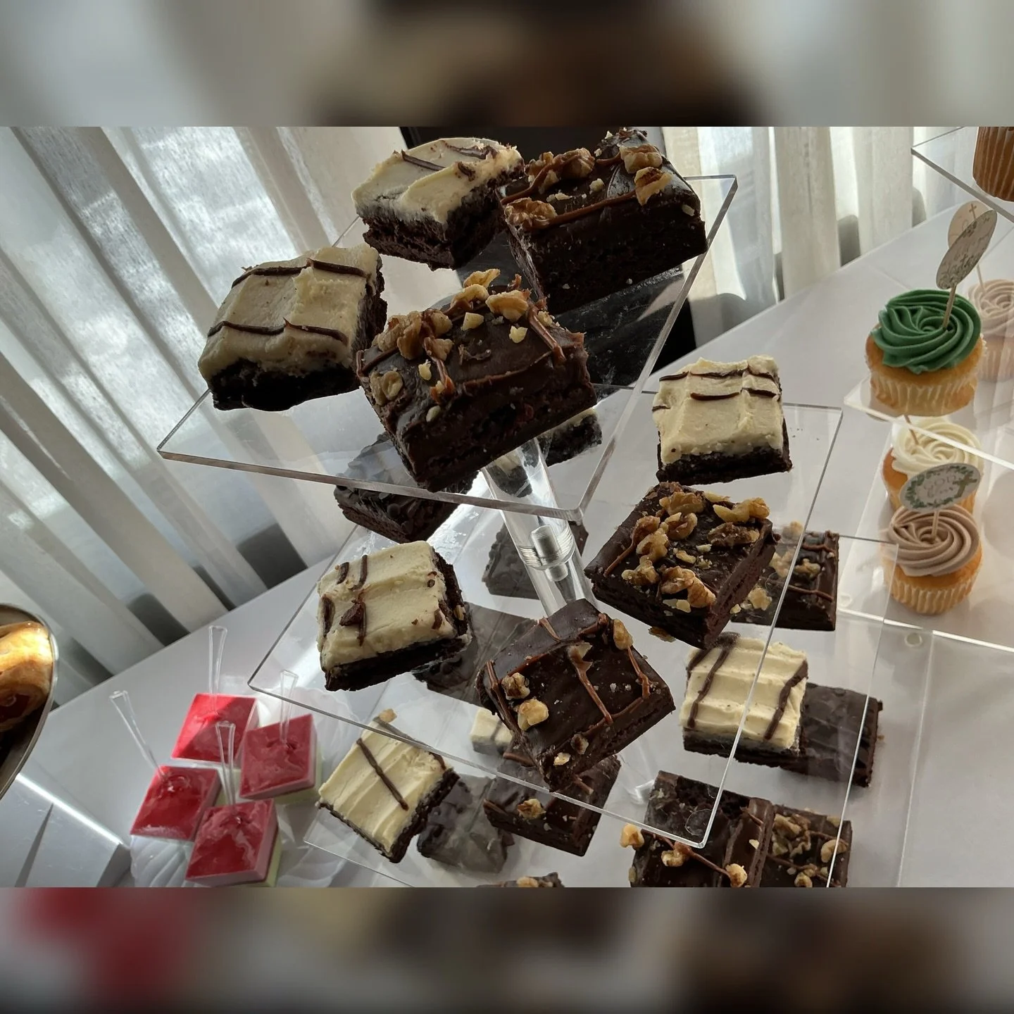 Sweet moments deserve sweet details. ✨ We were honored to create this dessert spread for a beautiful baby shower last weekend!
&bull;
&bull;
&bull;
#merrimackvalley #merrimackvalleyevents #simplyelegantcatering #babyshower #desserts