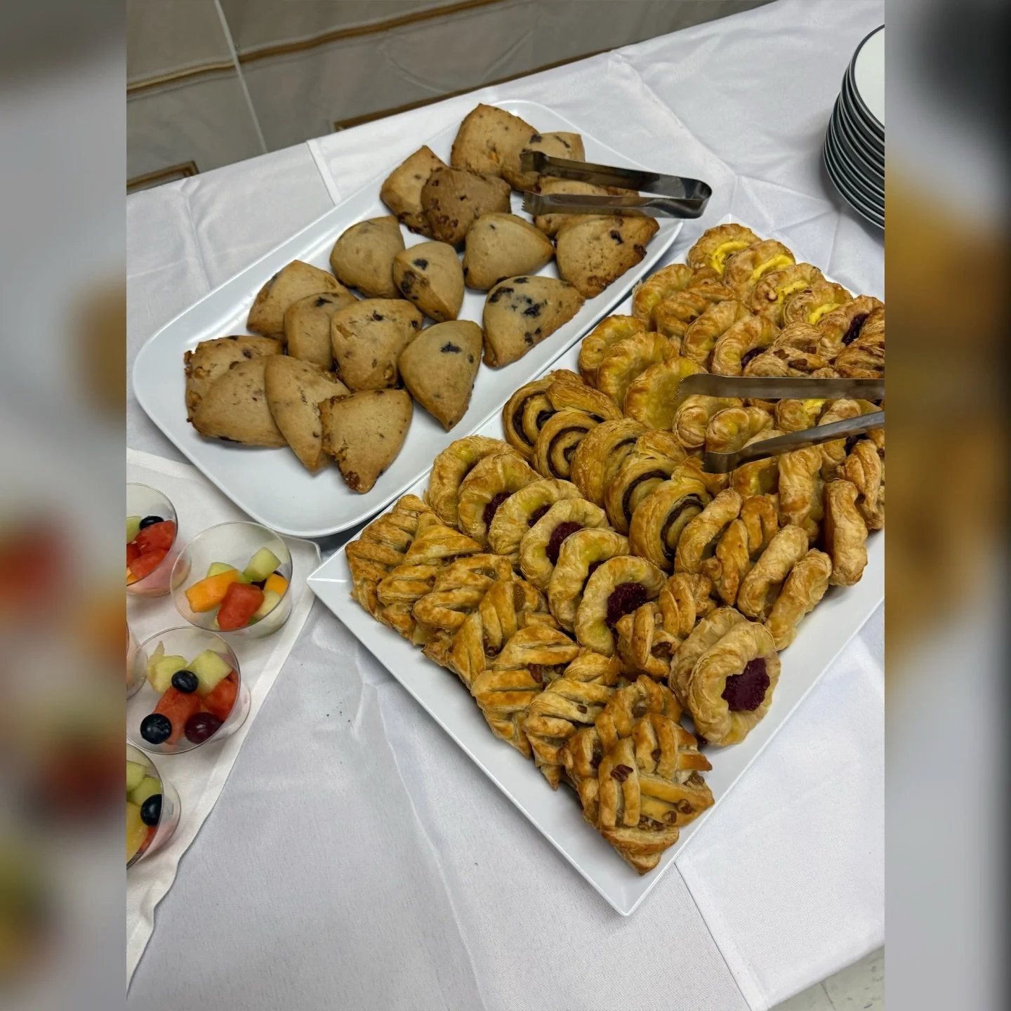 Our assorted Breakfast Pastries and Fresh Fruit Cups with yogurt and Granola for a baby shower at @andoverinn
&bull;
&bull;
#merrimackvalleyevents #brunch #babyshower #catering #andoverinn